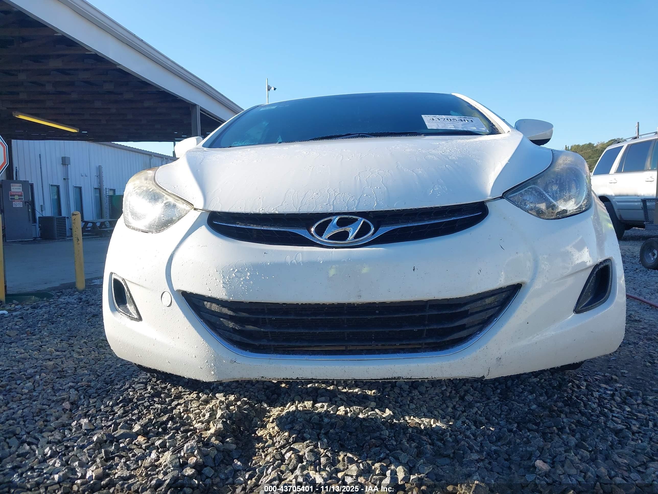 HYUNDAI ELANTRA image 6