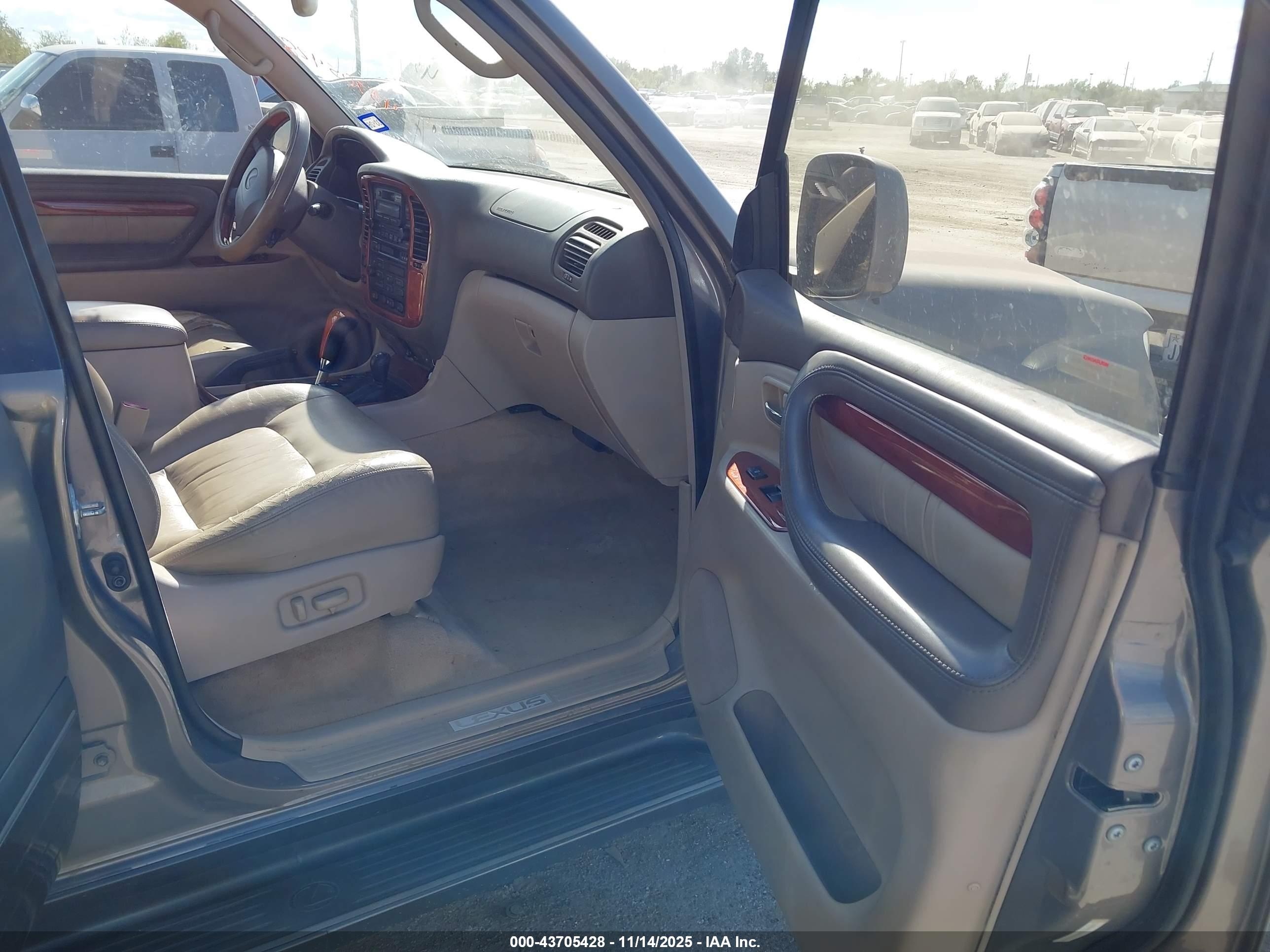 LEXUS LX image 5