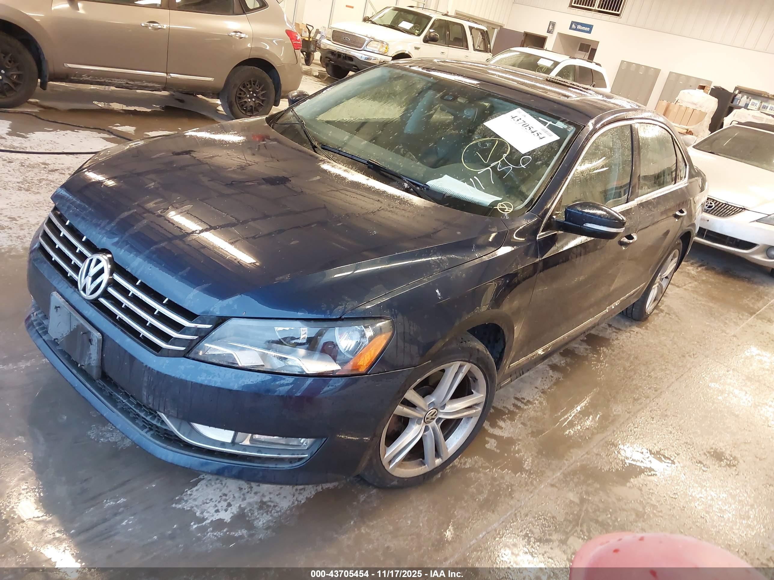 VOLKSWAGEN PASSAT image 2