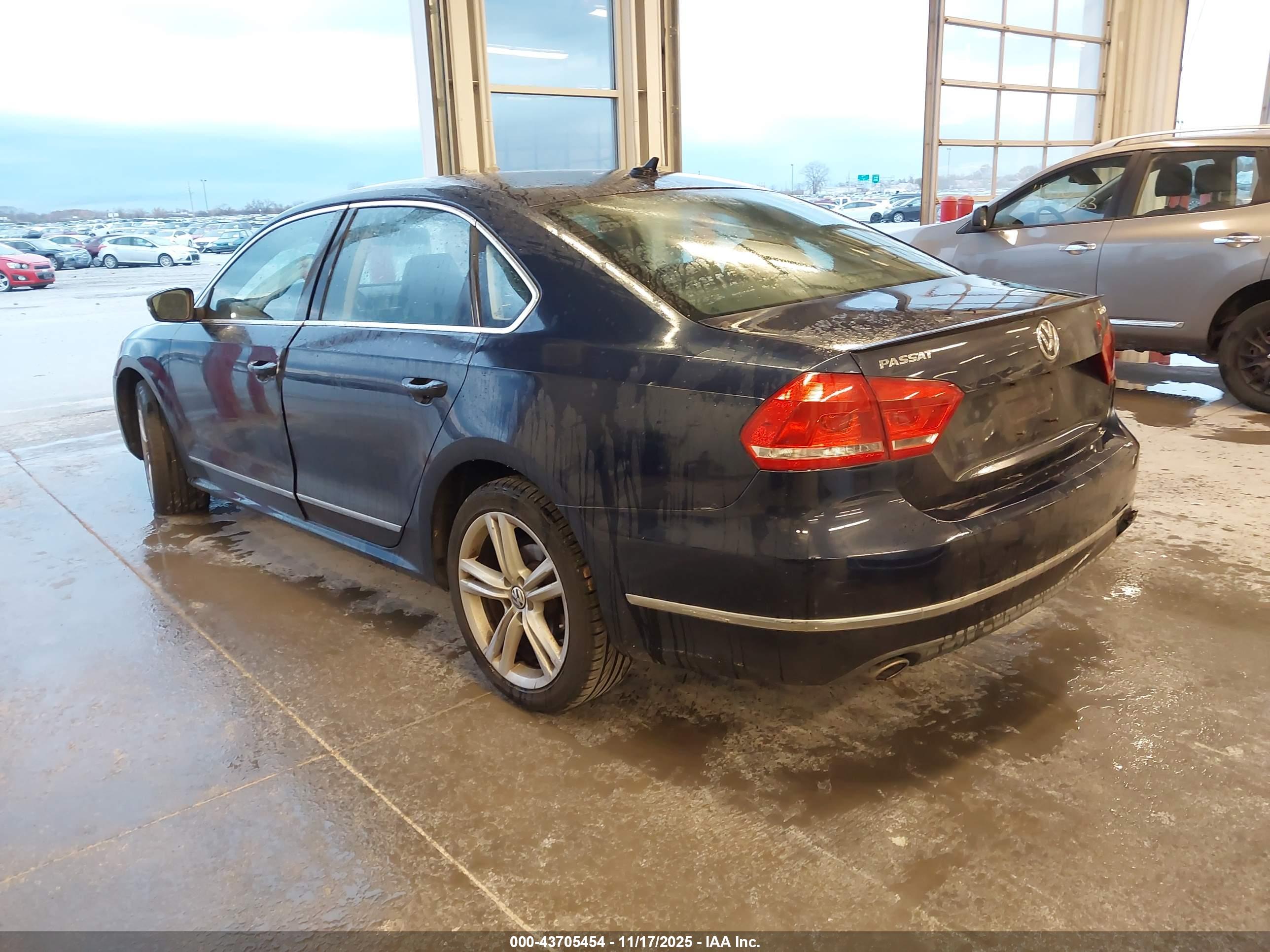 VOLKSWAGEN PASSAT image 3