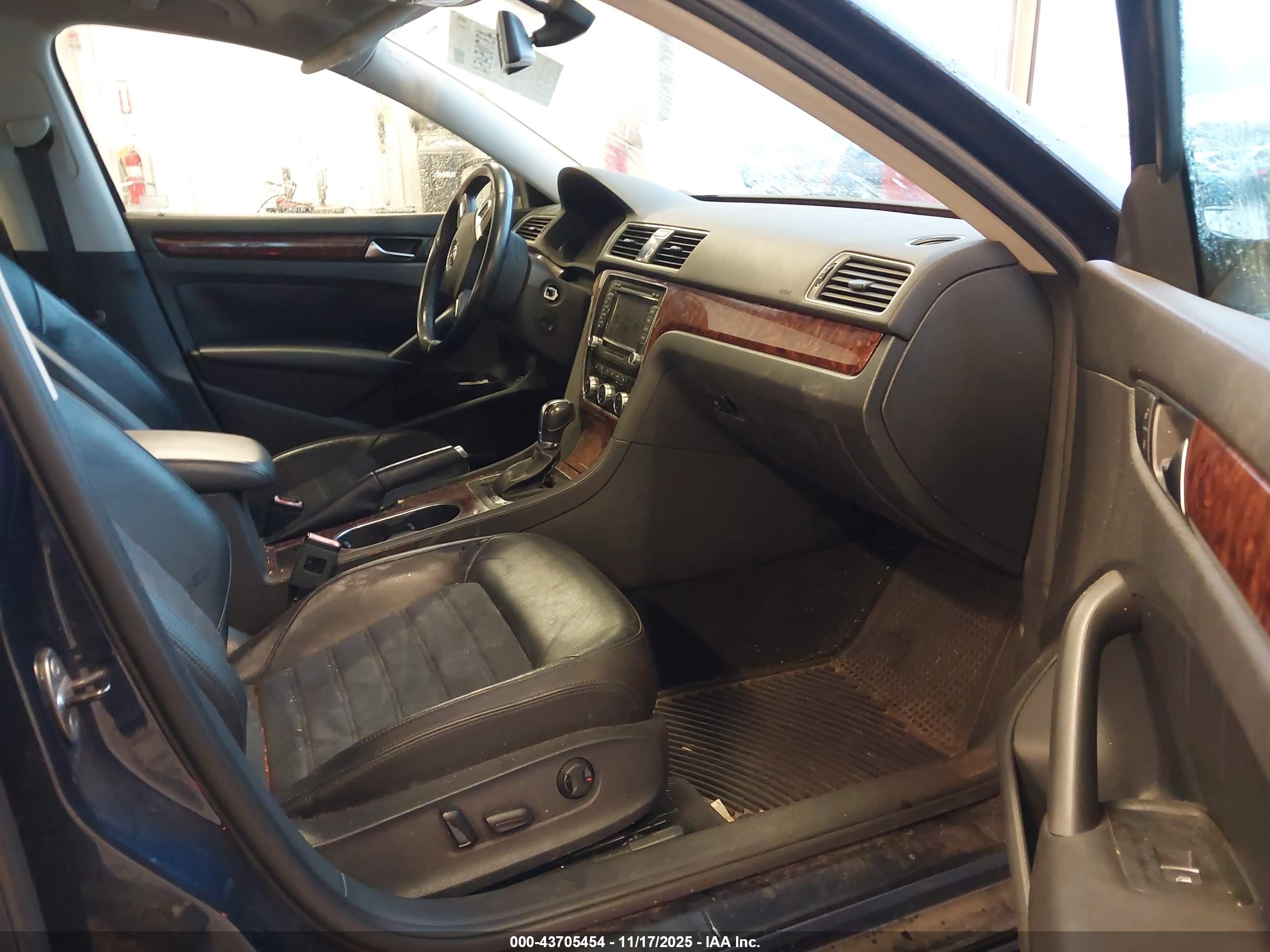 VOLKSWAGEN PASSAT image 5