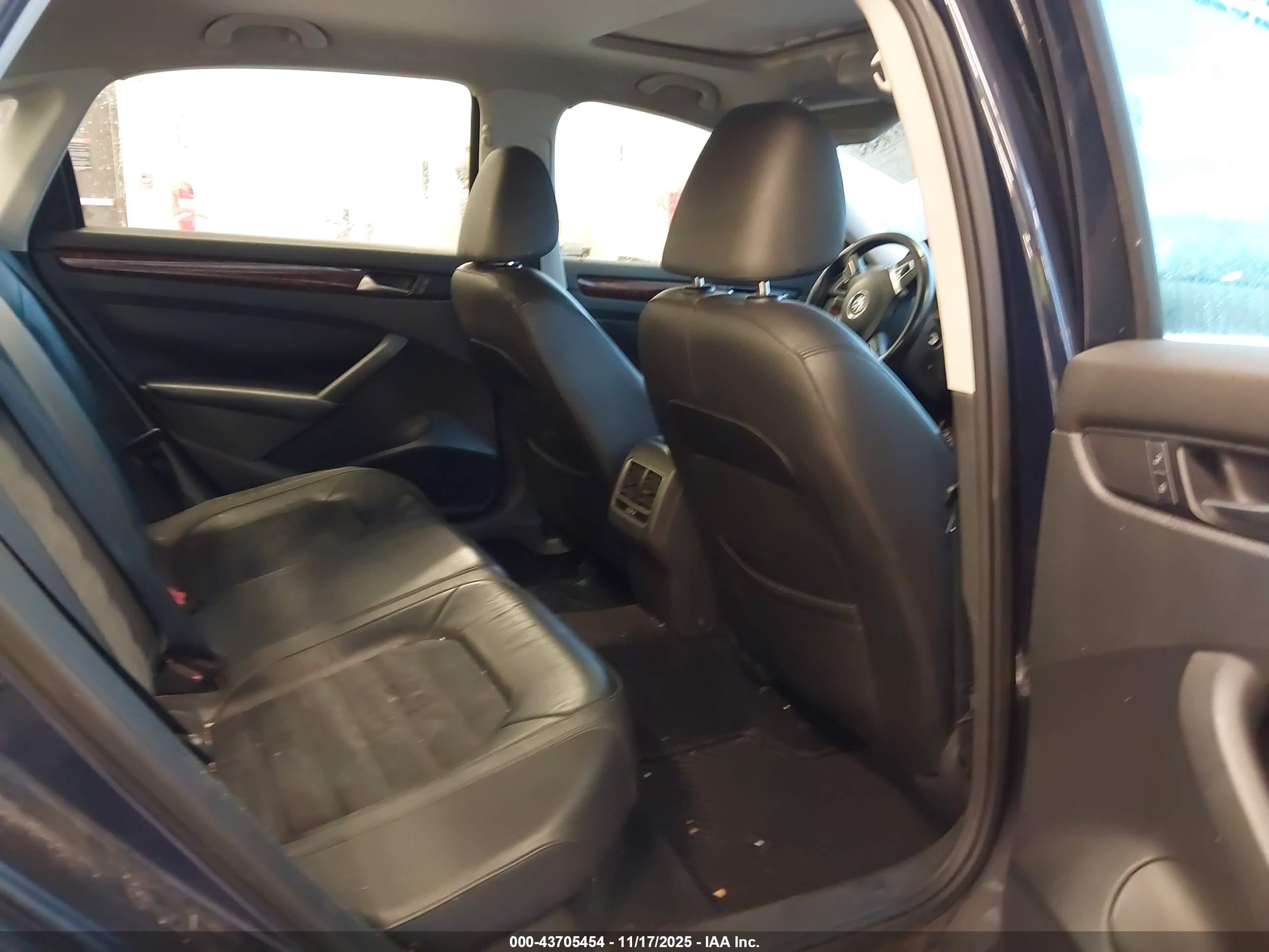 VOLKSWAGEN PASSAT image 8