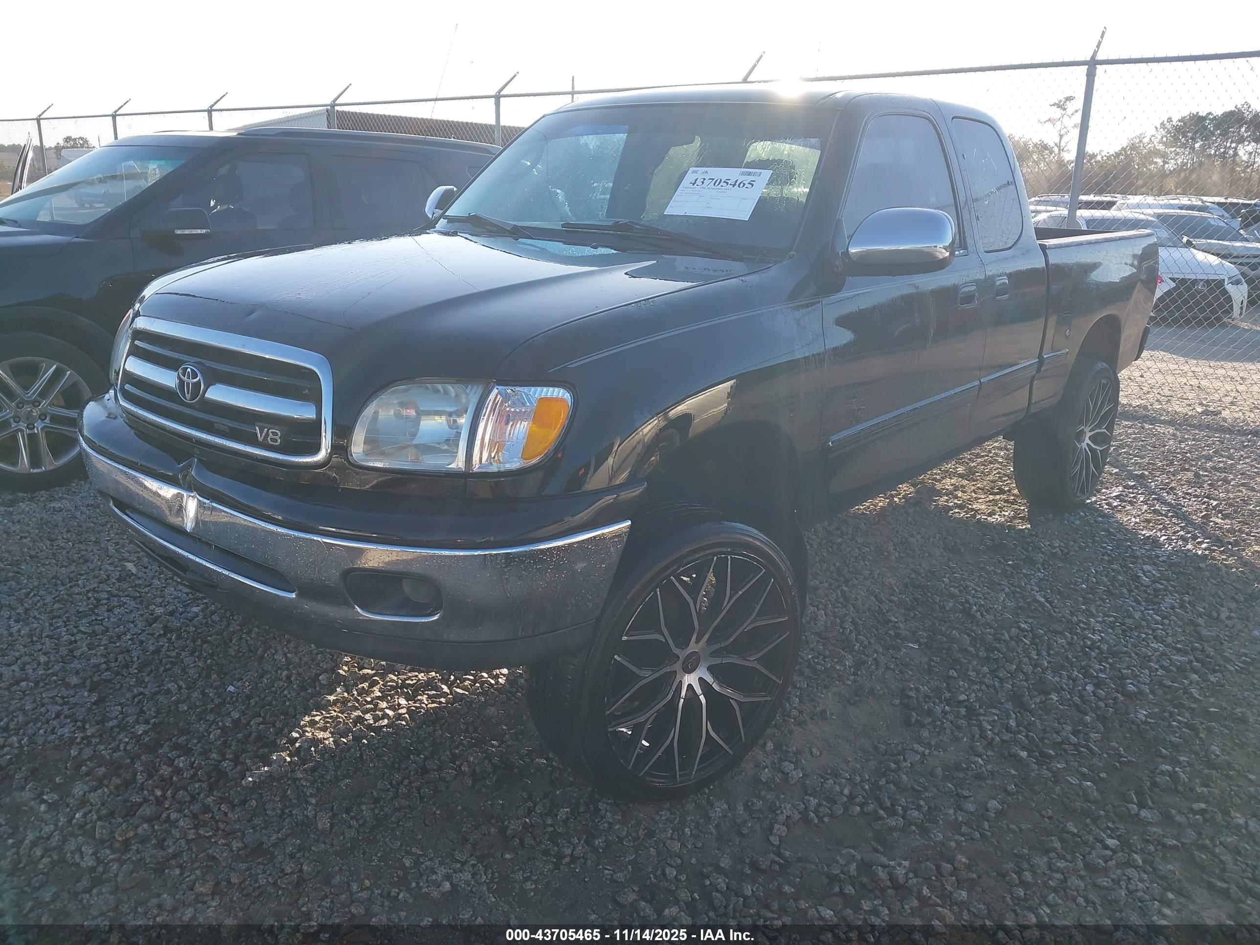 TOYOTA TUNDRA image 2