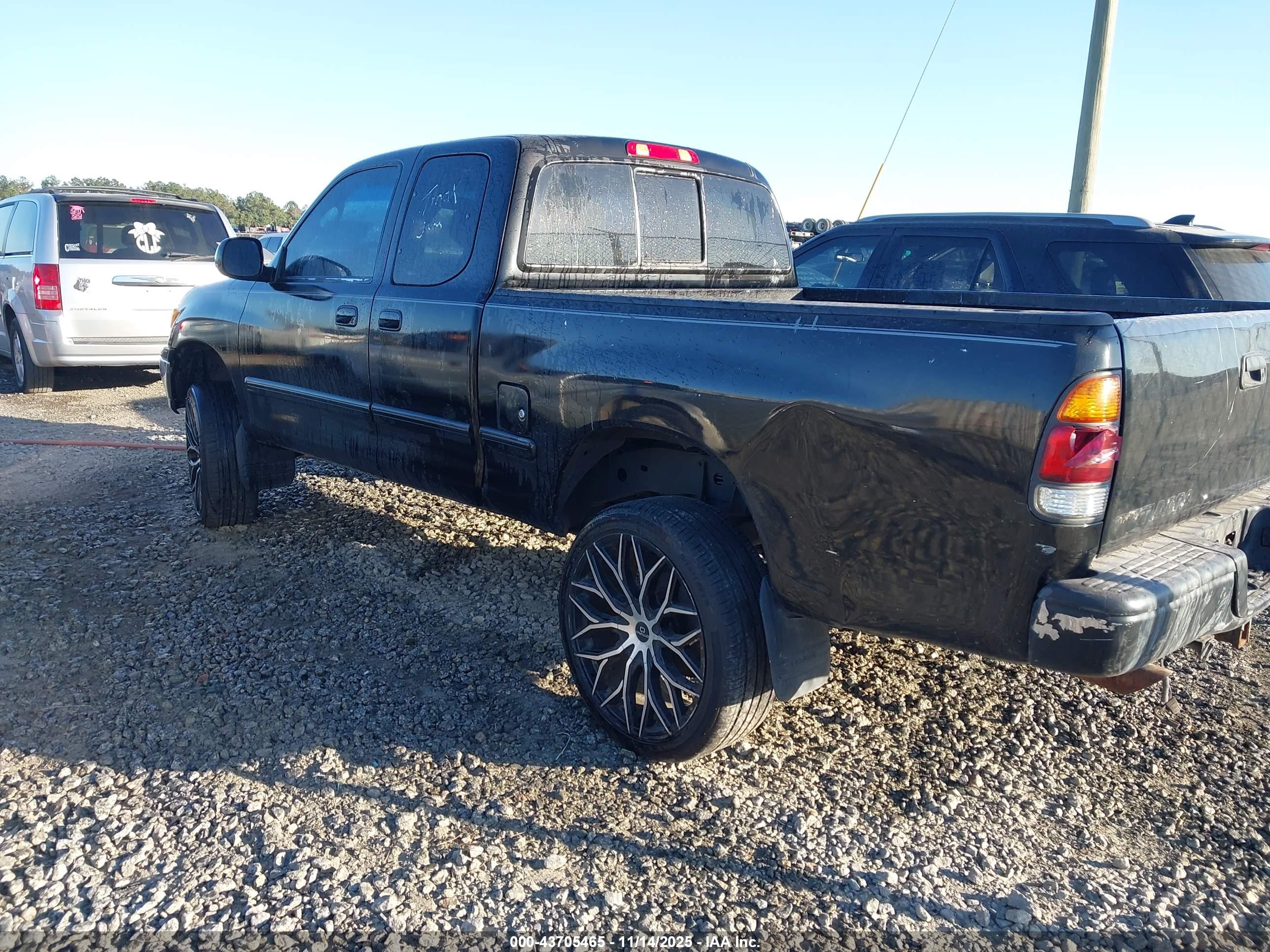 TOYOTA TUNDRA image 3