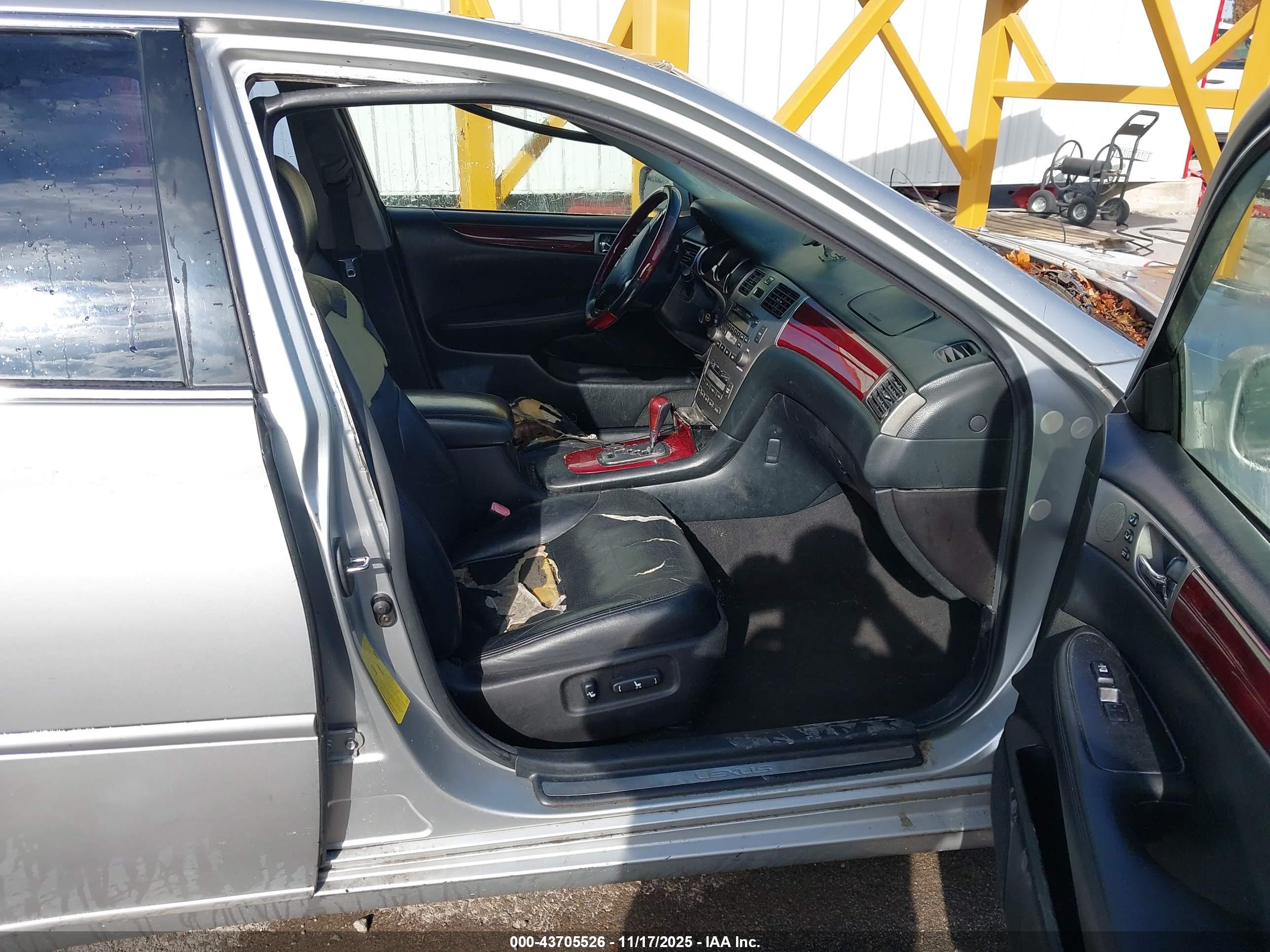 LEXUS ES image 5