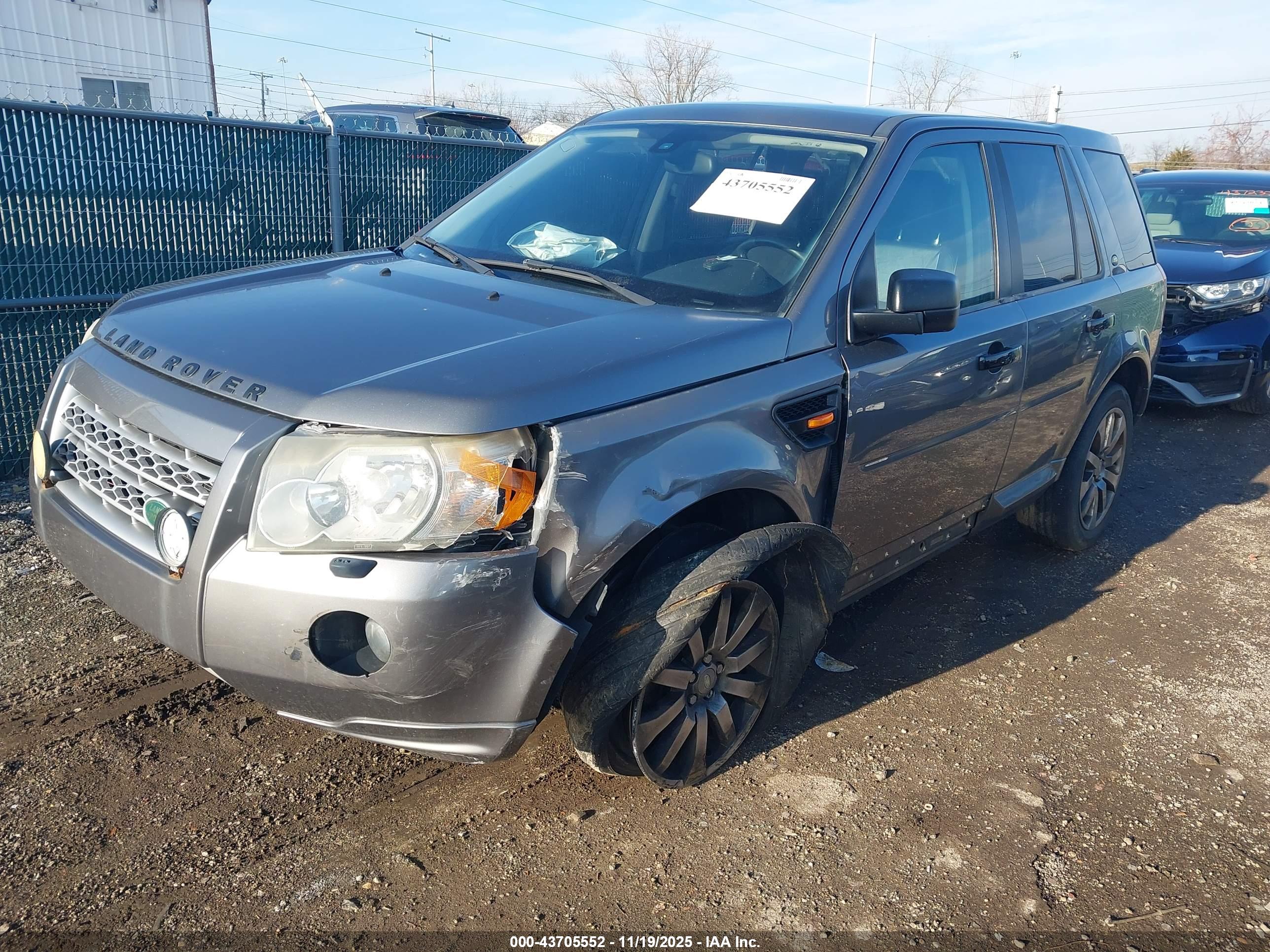 LAND ROVER image 2