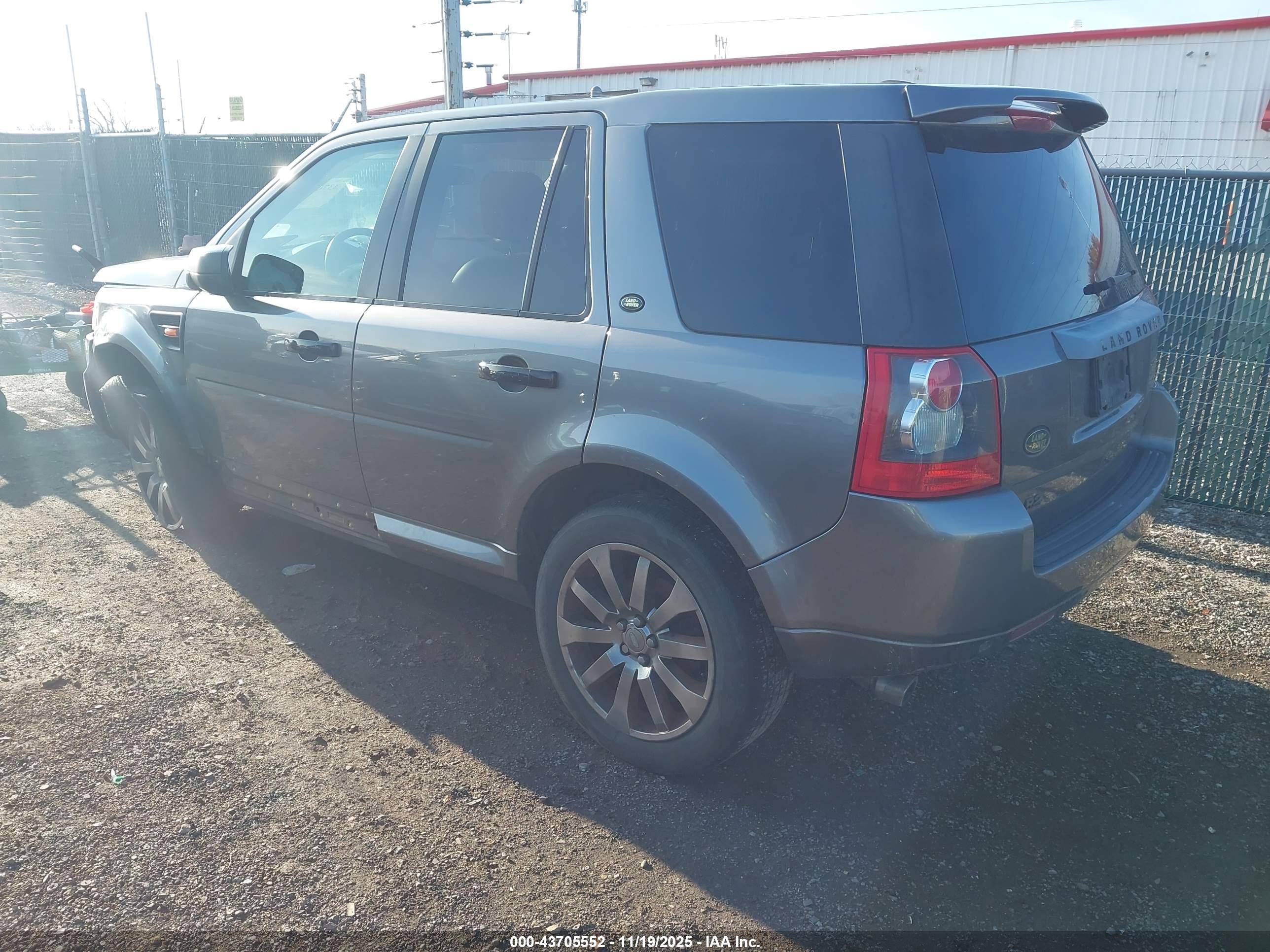 LAND ROVER image 3