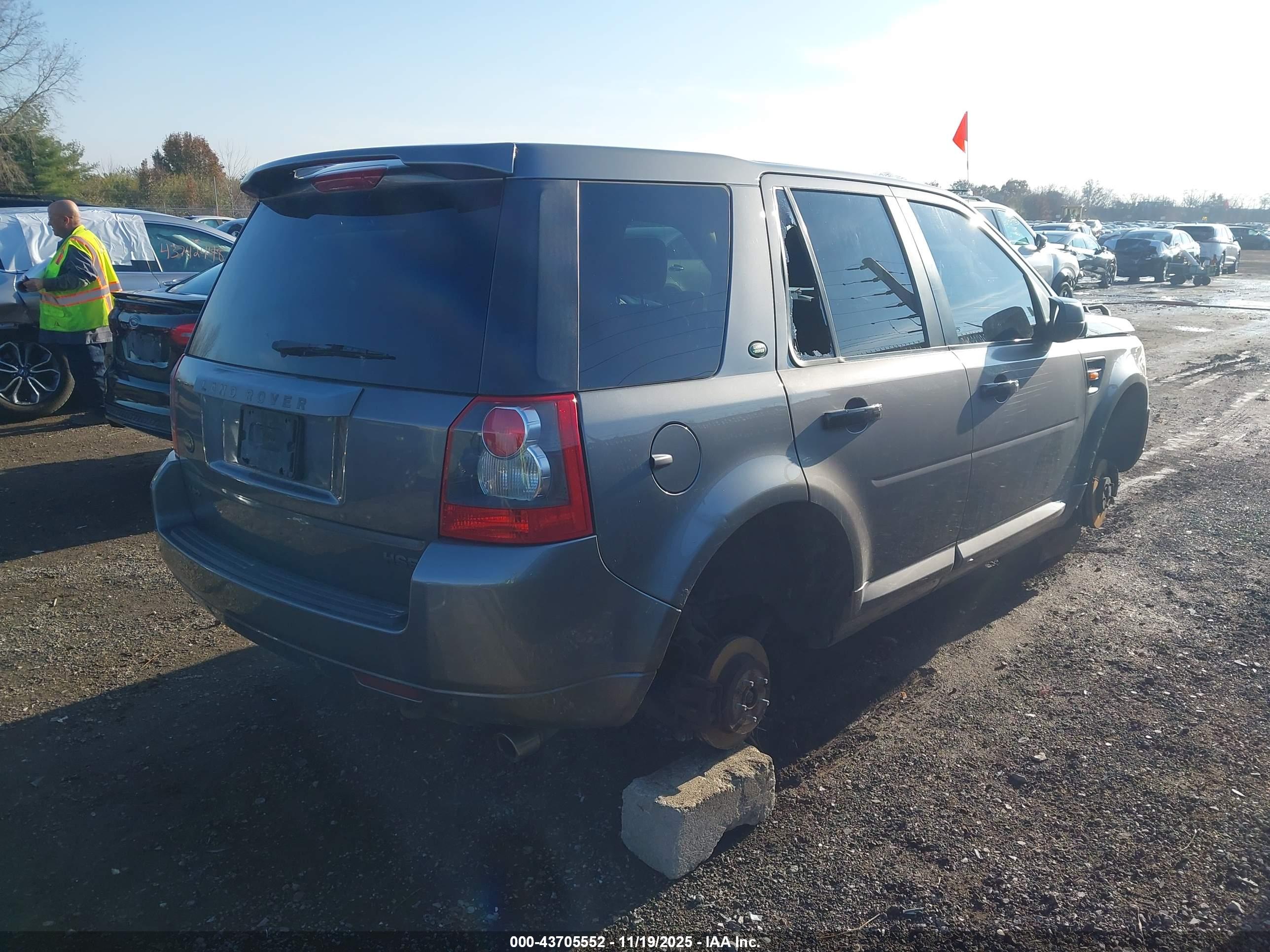 LAND ROVER image 4