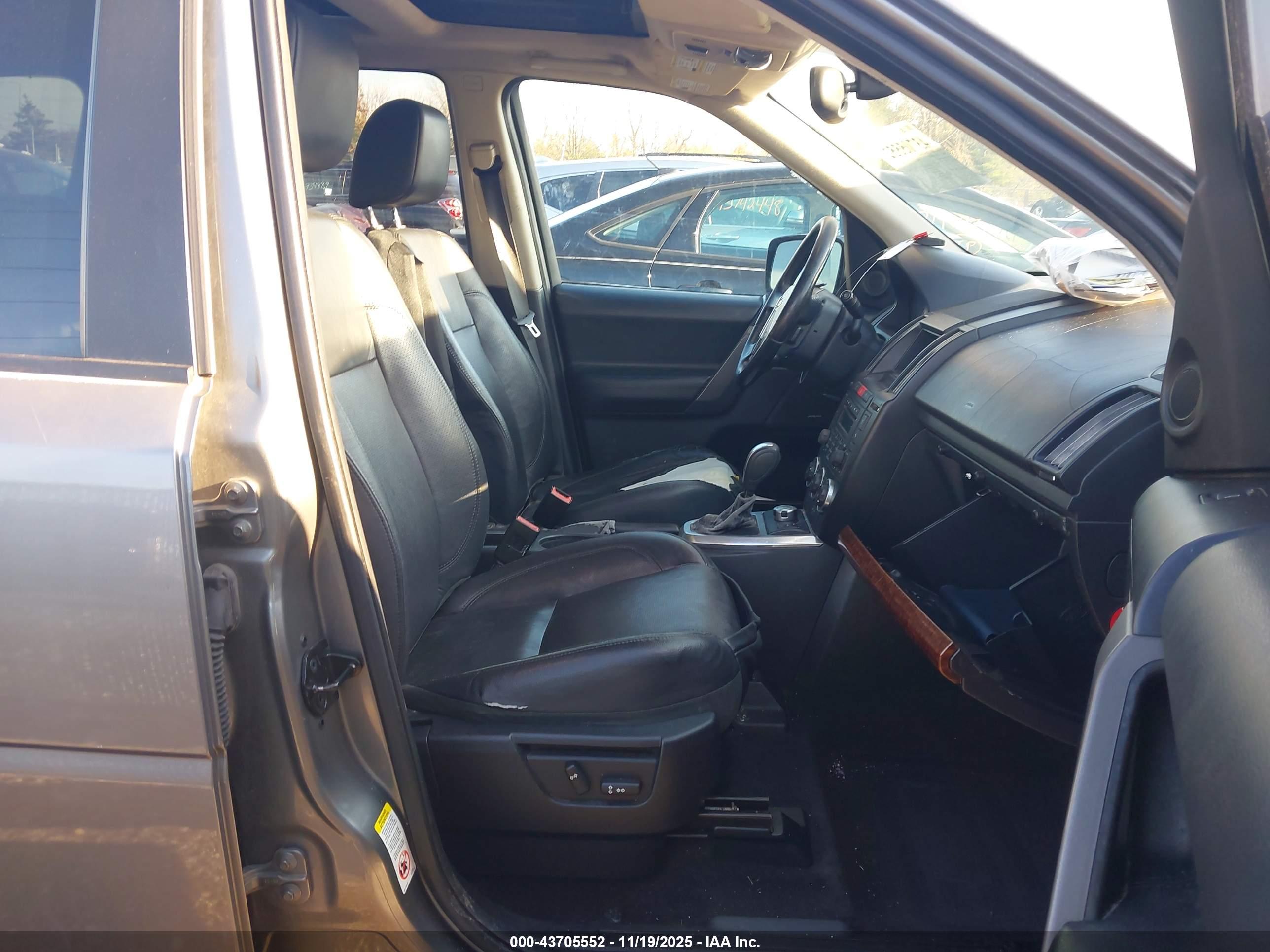 LAND ROVER image 5