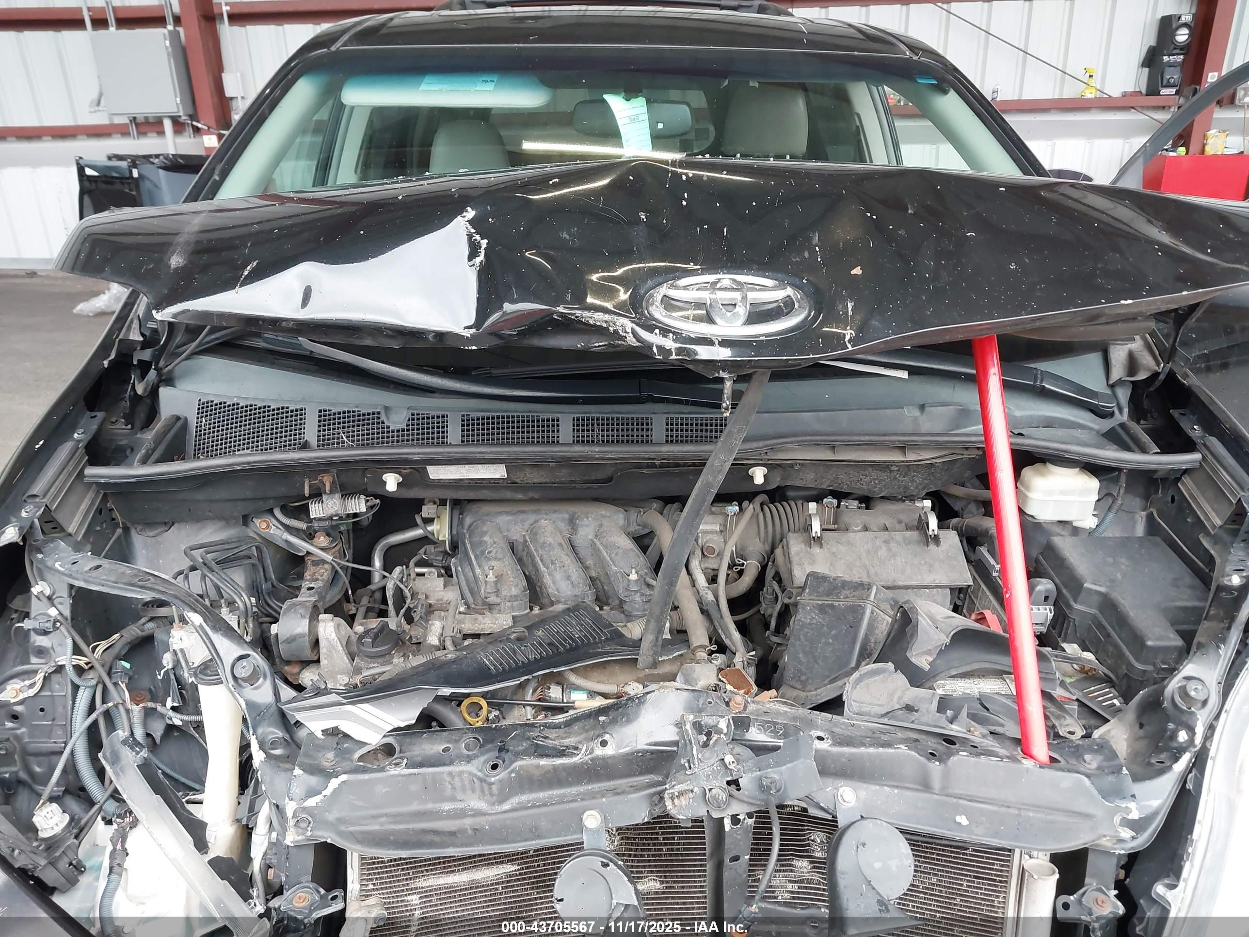 TOYOTA SIENNA image 10