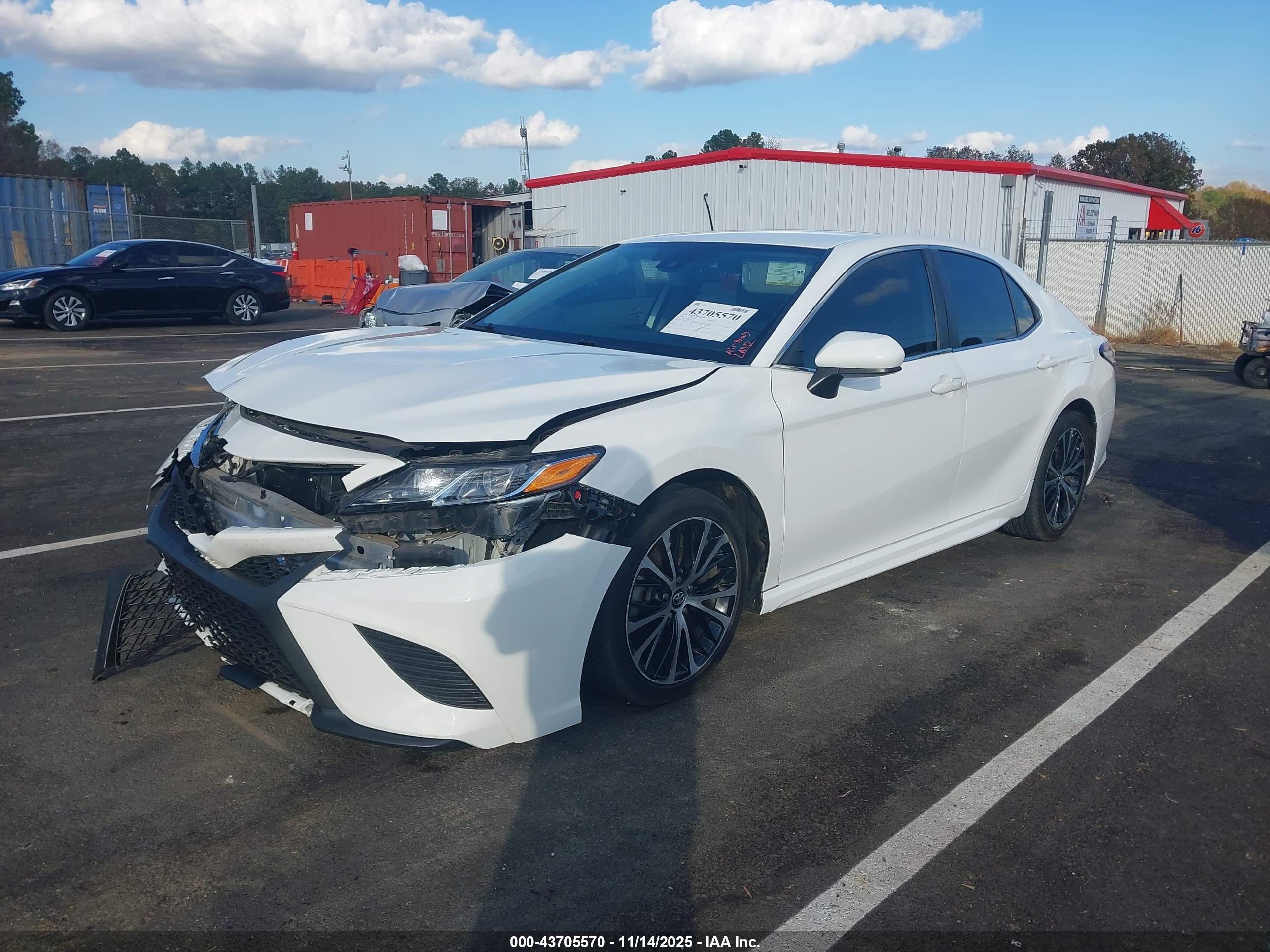 TOYOTA CAMRY image 2