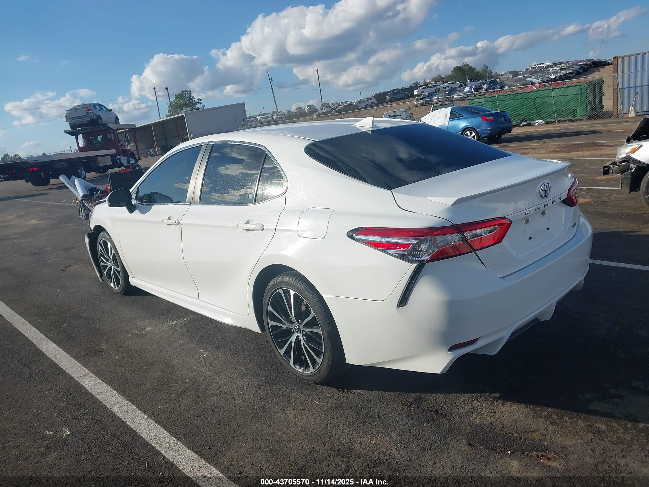 TOYOTA CAMRY image 3