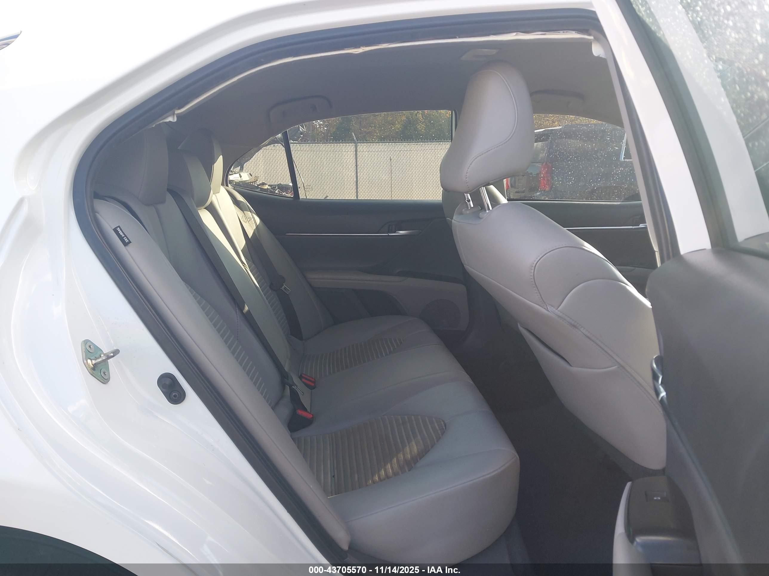TOYOTA CAMRY image 8