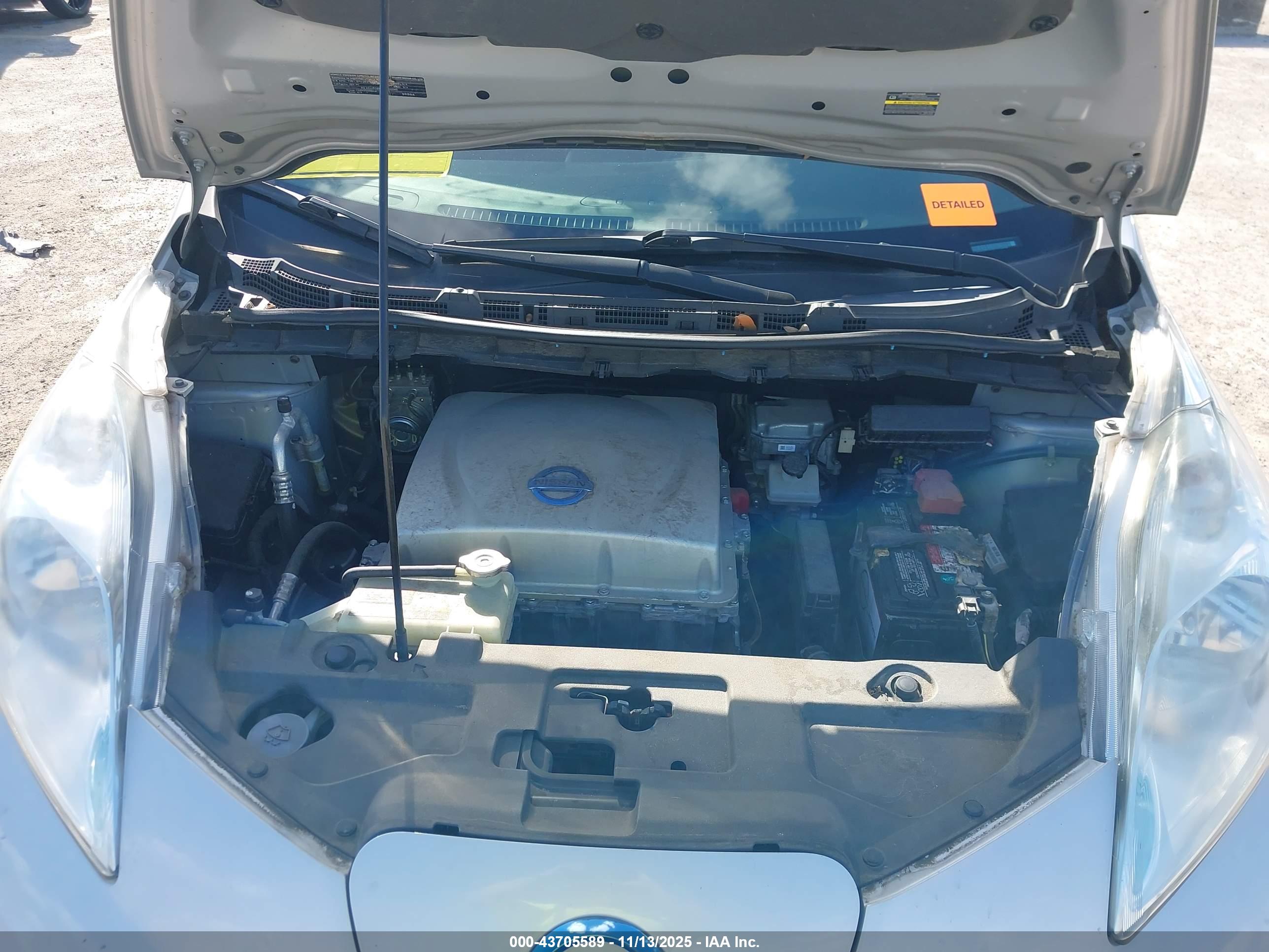 NISSAN LEAF image 10