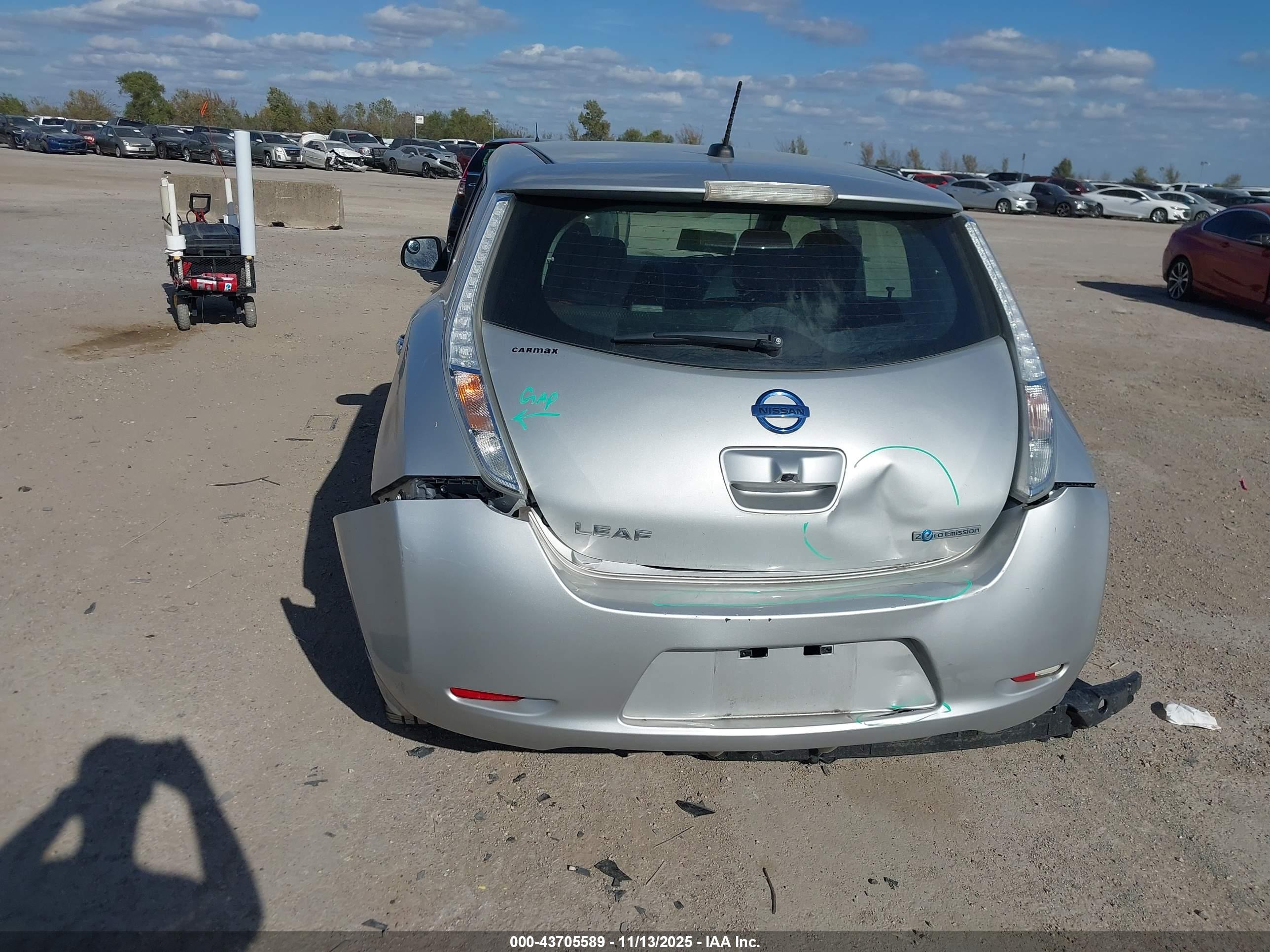 NISSAN LEAF image 6