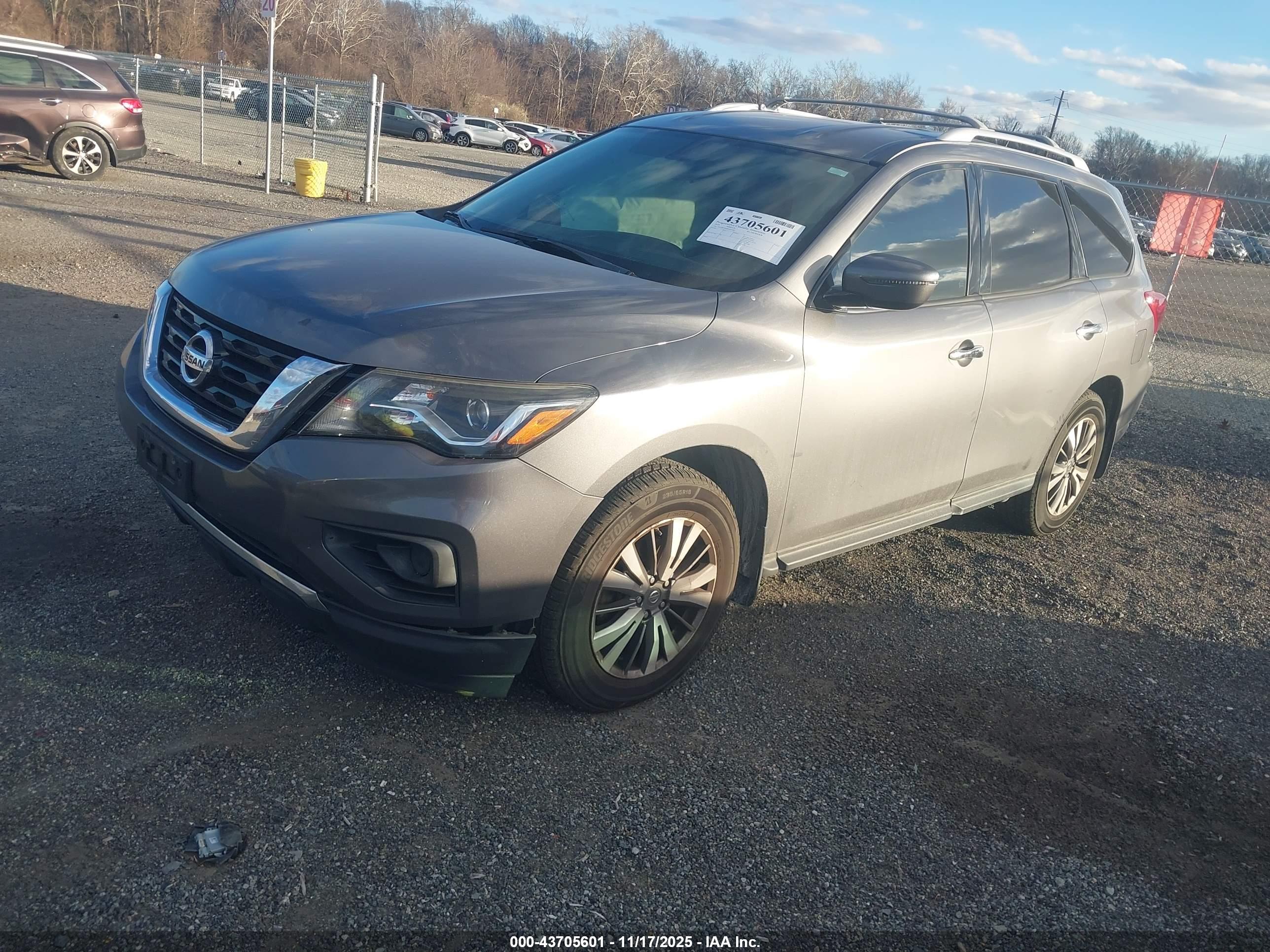 NISSAN PATHFINDER image 2