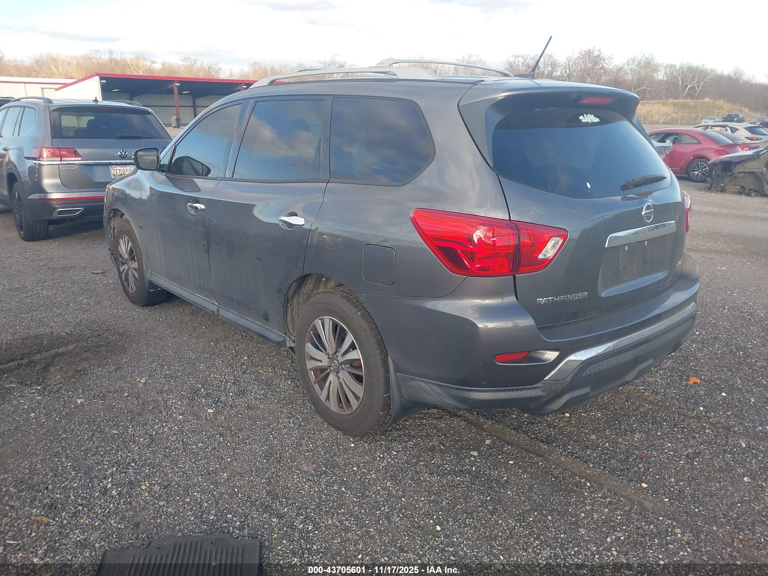 NISSAN PATHFINDER image 3