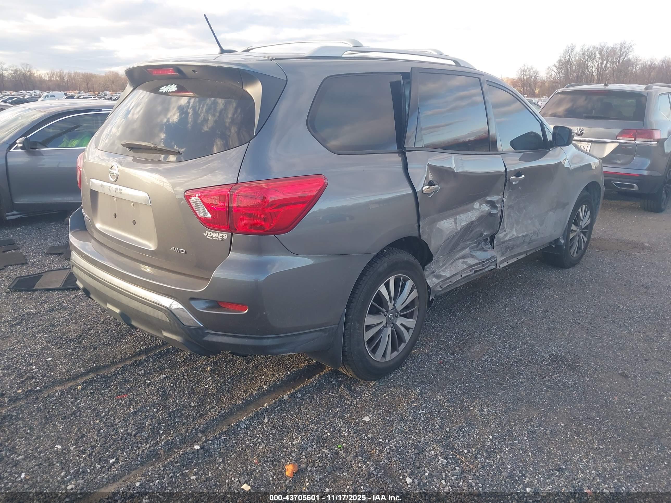 NISSAN PATHFINDER image 4