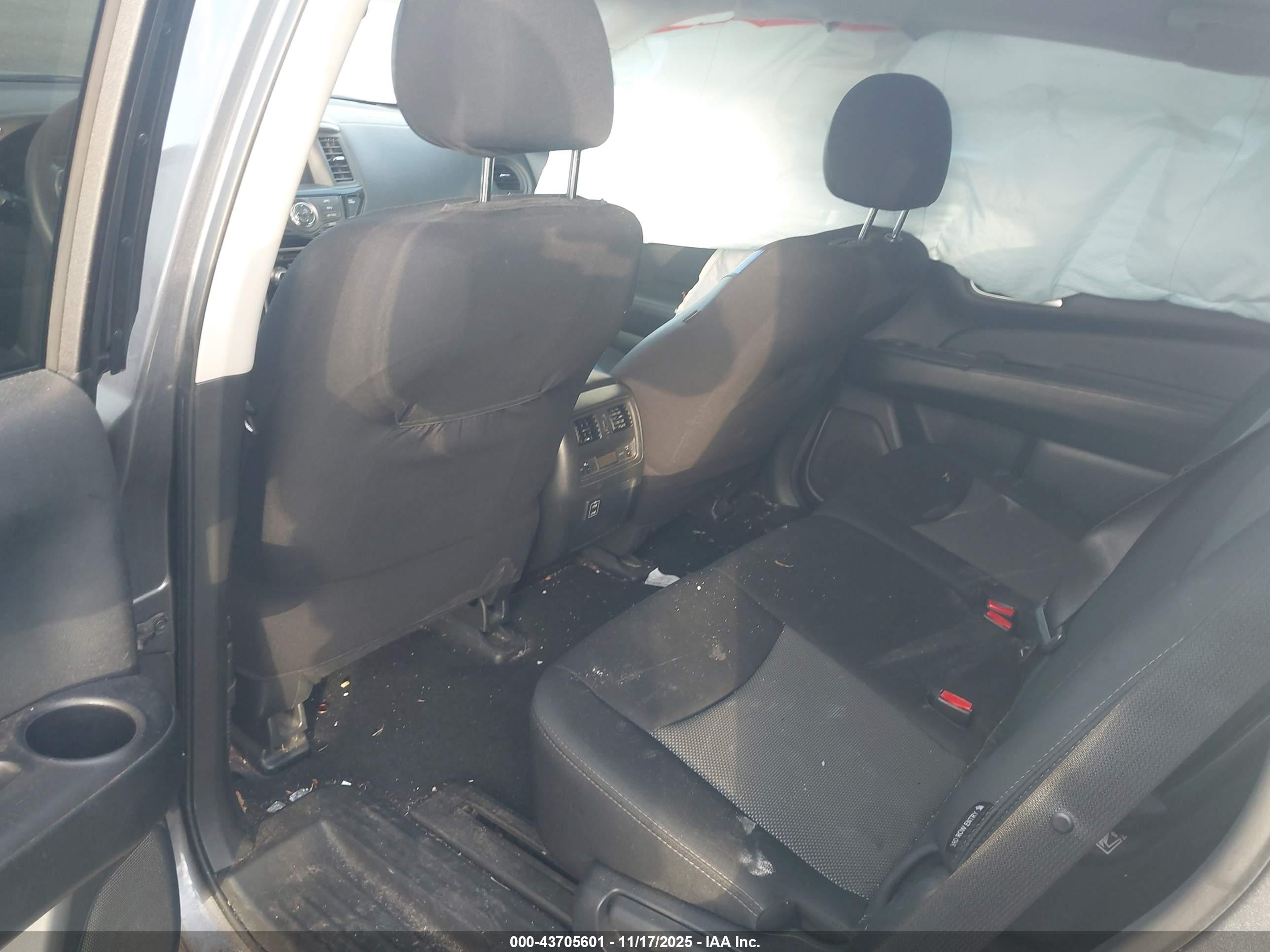 NISSAN PATHFINDER image 8