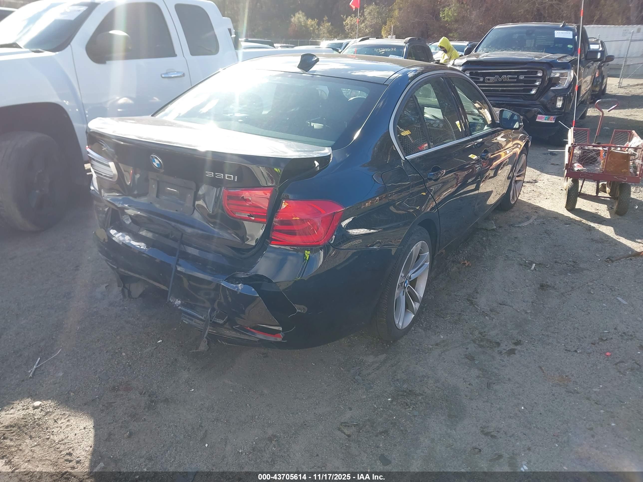 BMW 330I image 4