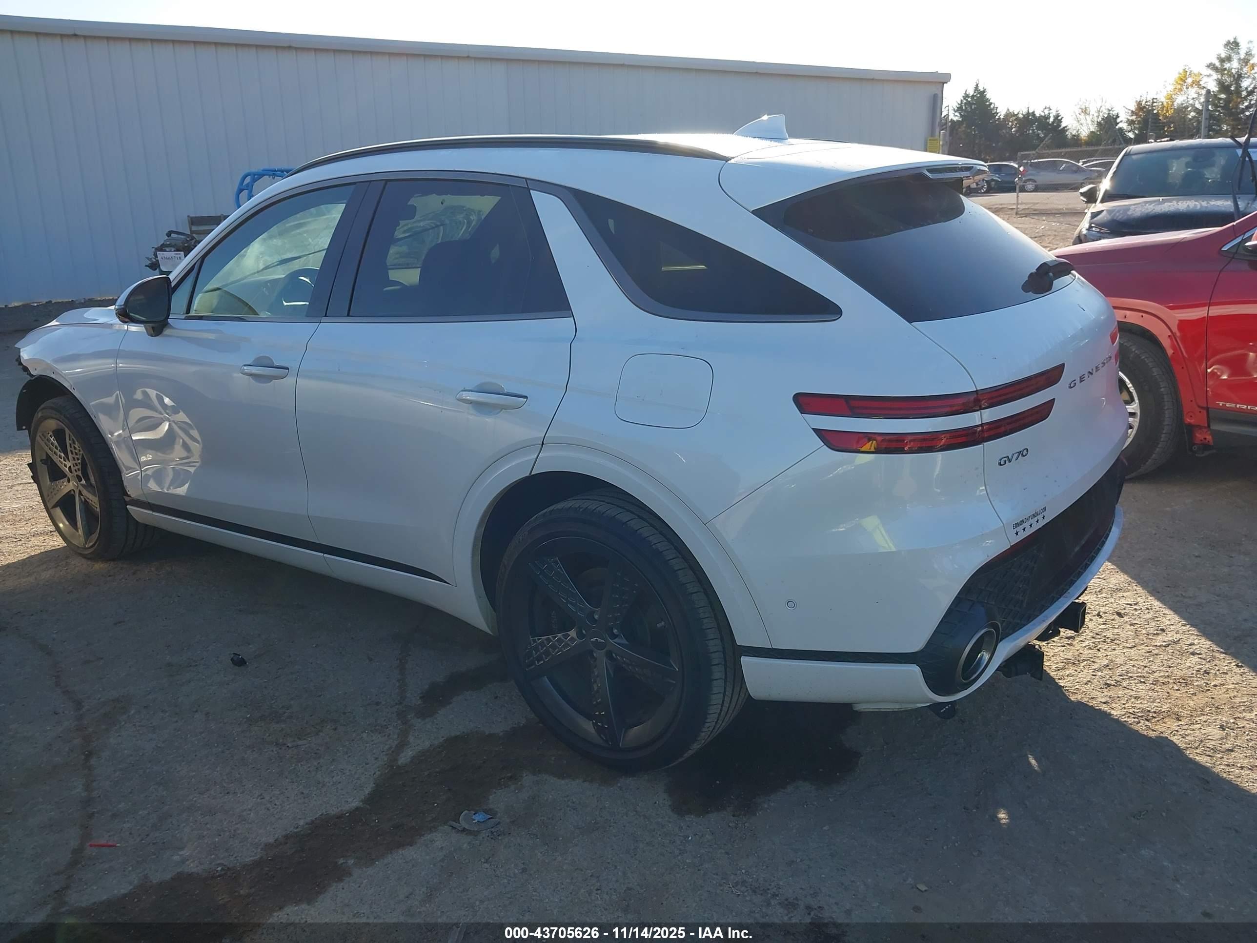 GENESIS GV70 image 3