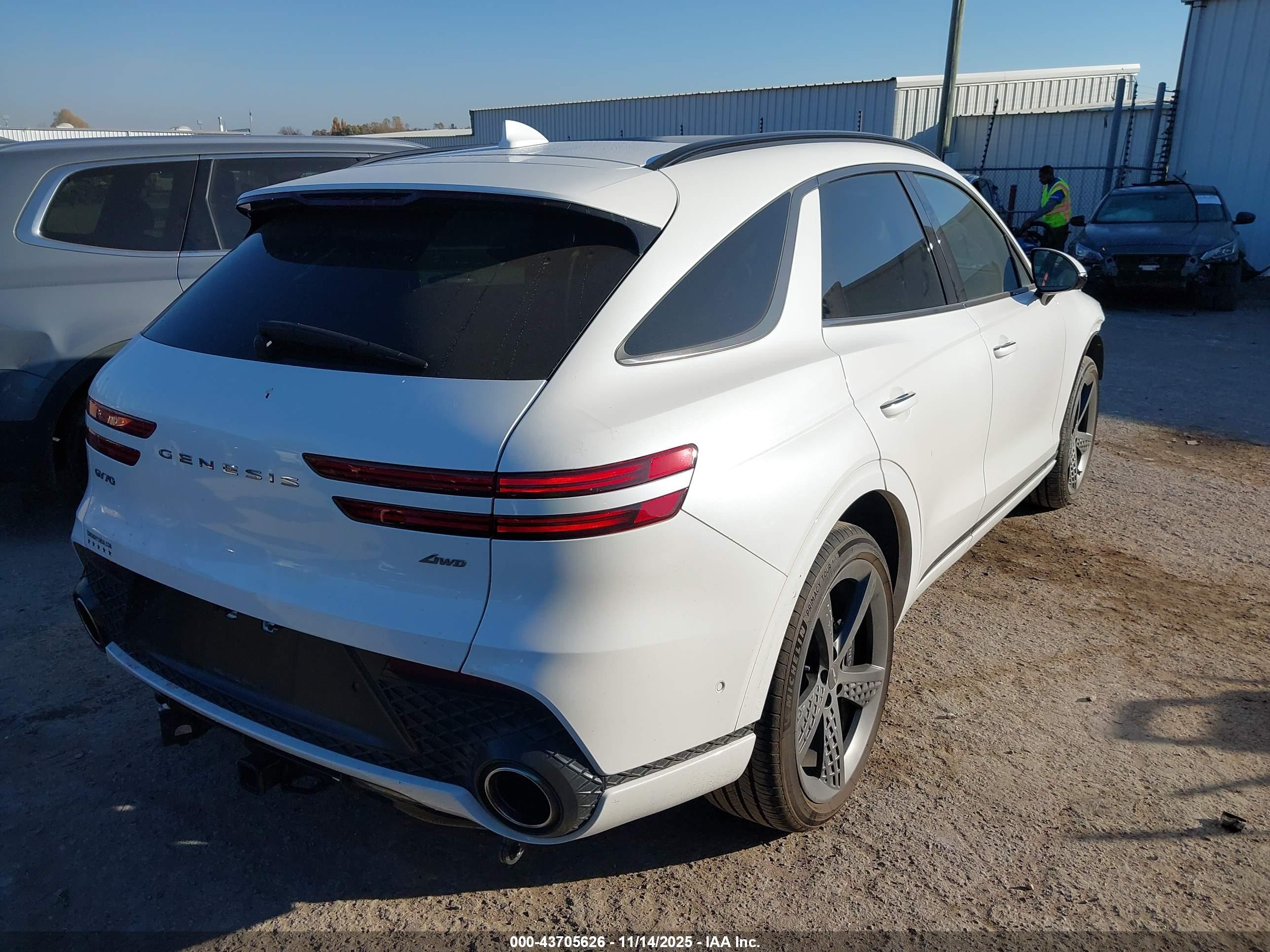 GENESIS GV70 image 4