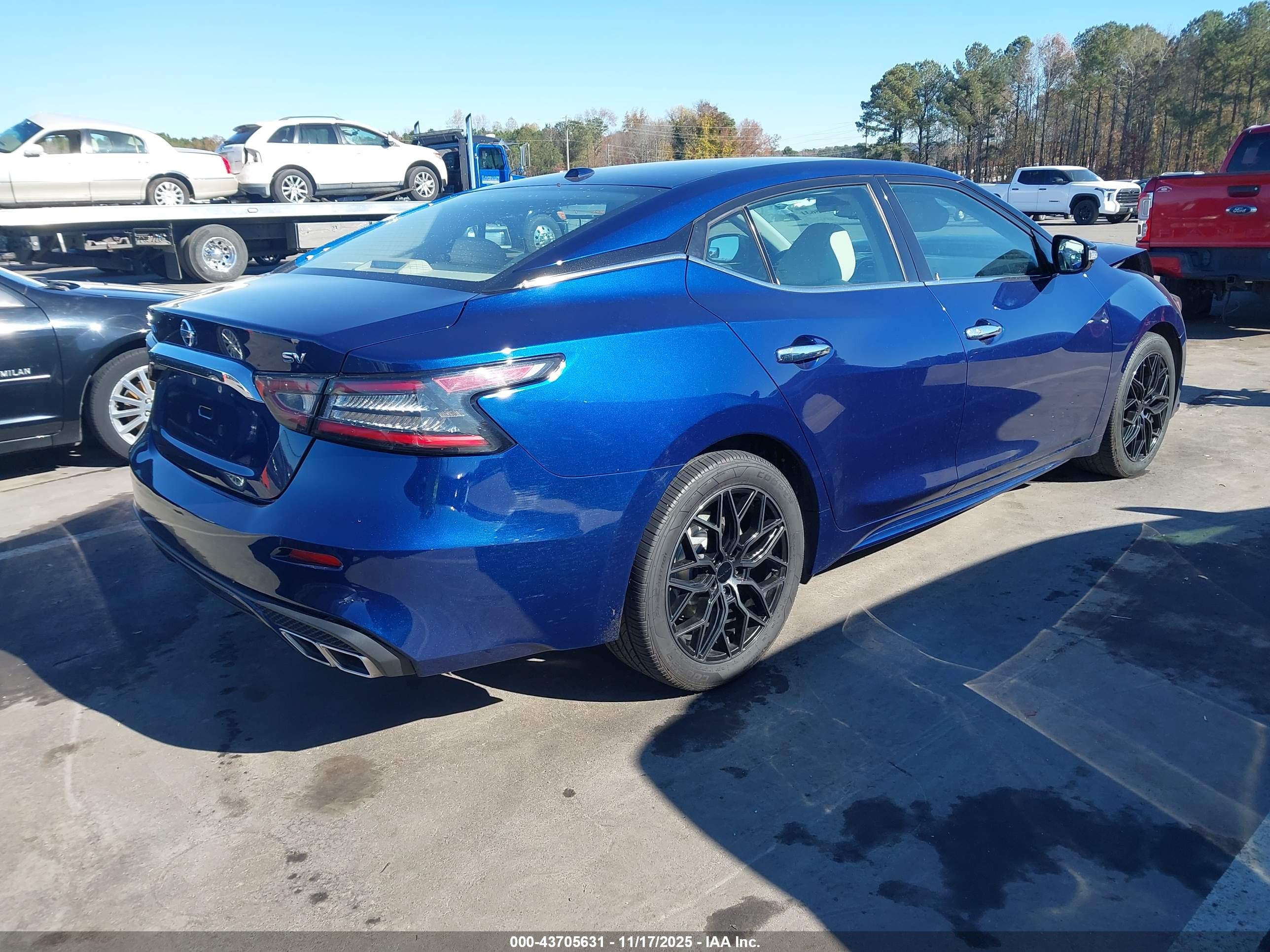 NISSAN MAXIMA image 4