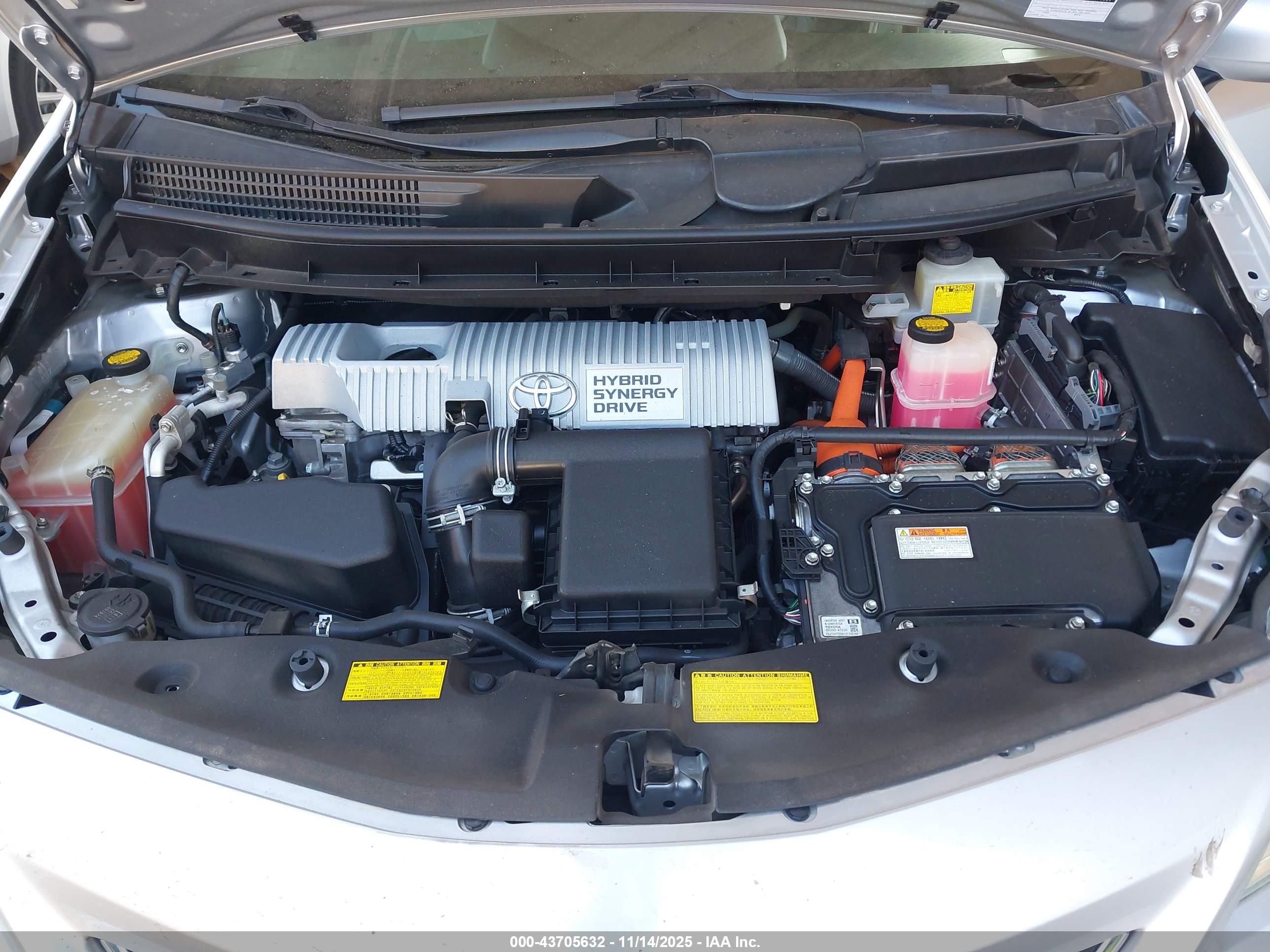 TOYOTA PRIUS image 10