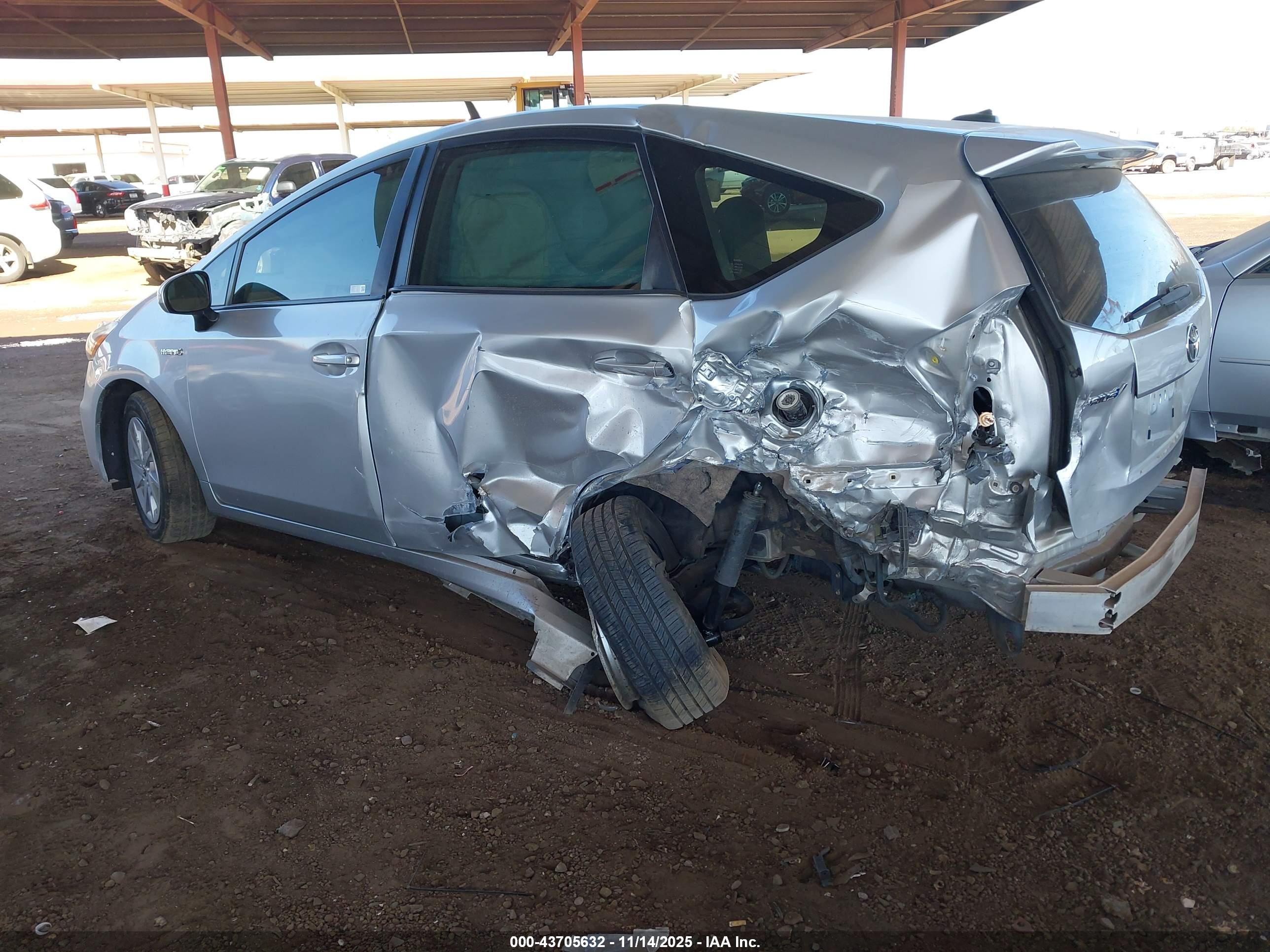 TOYOTA PRIUS image 6