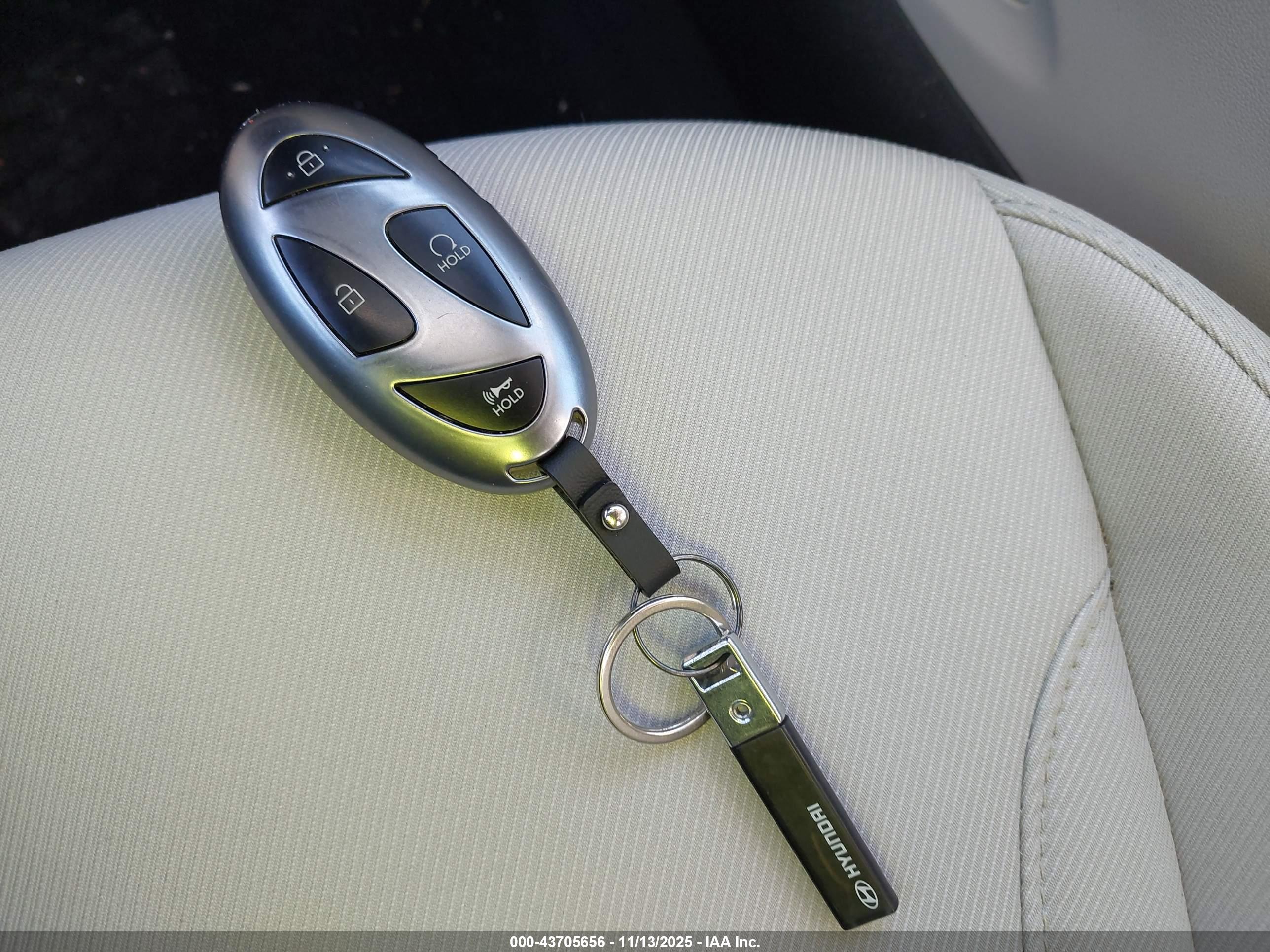 HYUNDAI TUCSON image 11