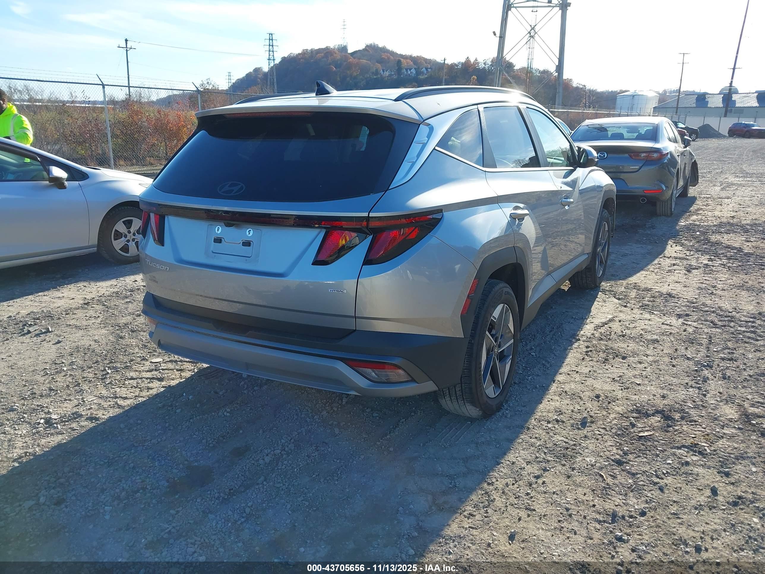 HYUNDAI TUCSON image 4