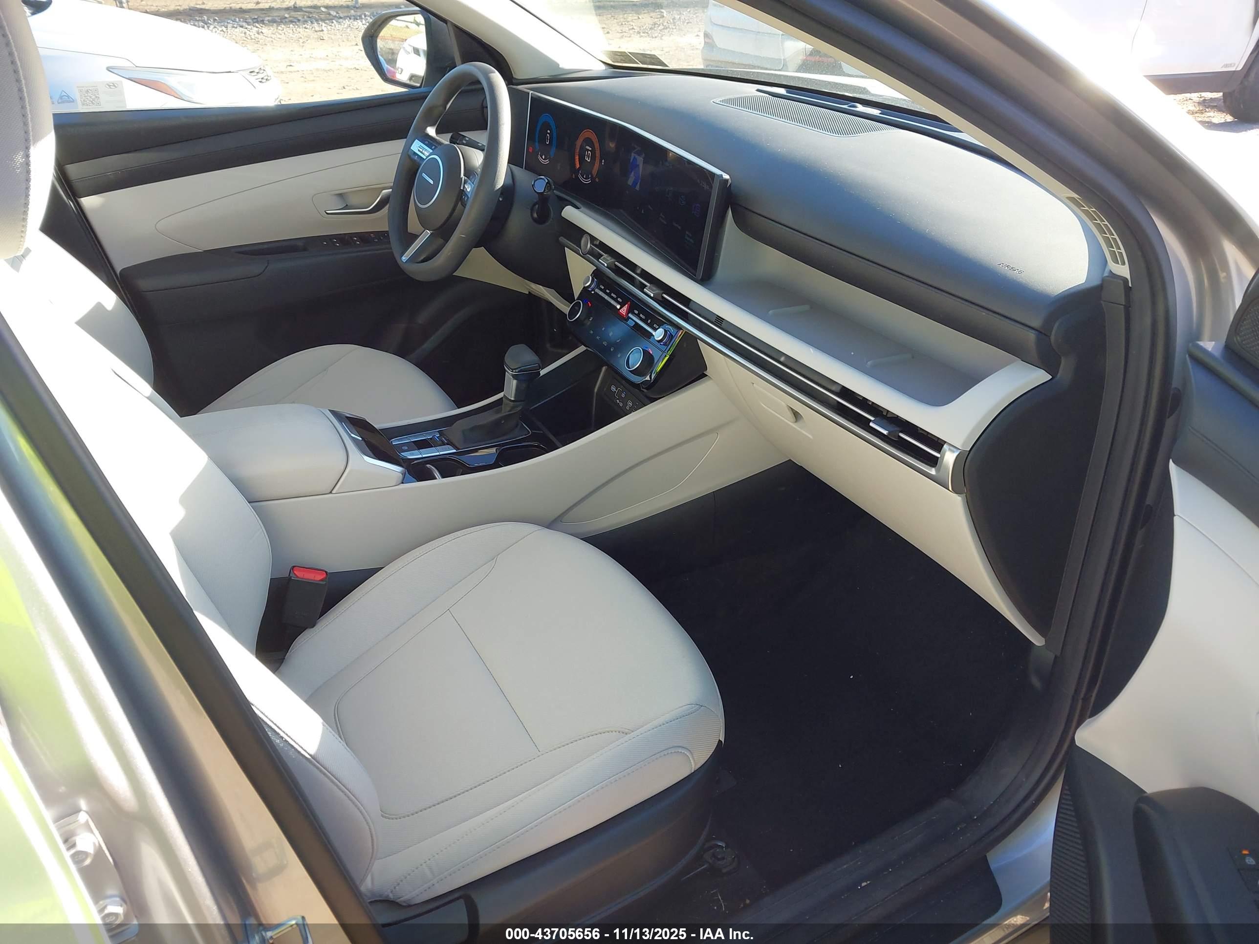 HYUNDAI TUCSON image 5