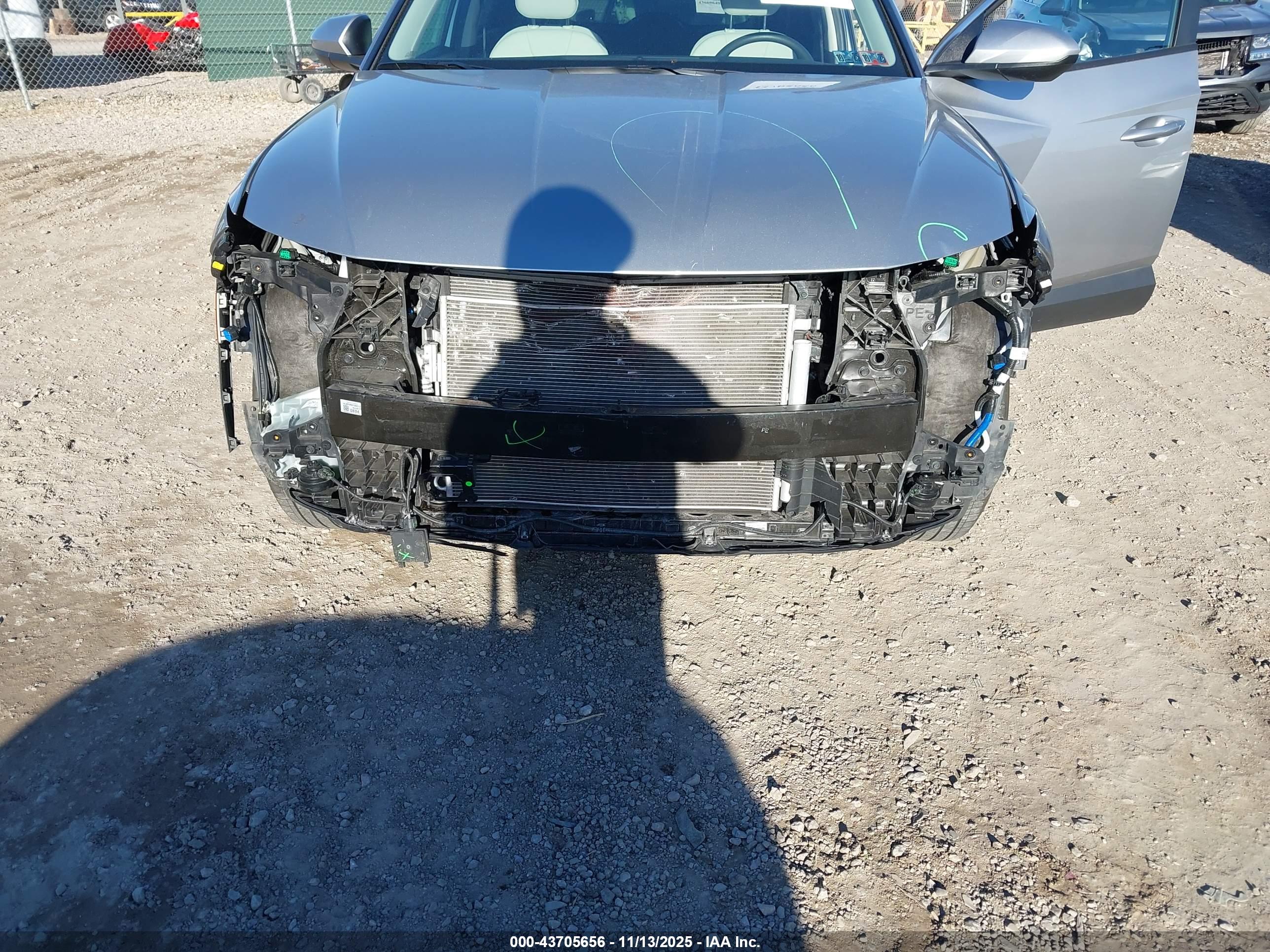 HYUNDAI TUCSON image 6