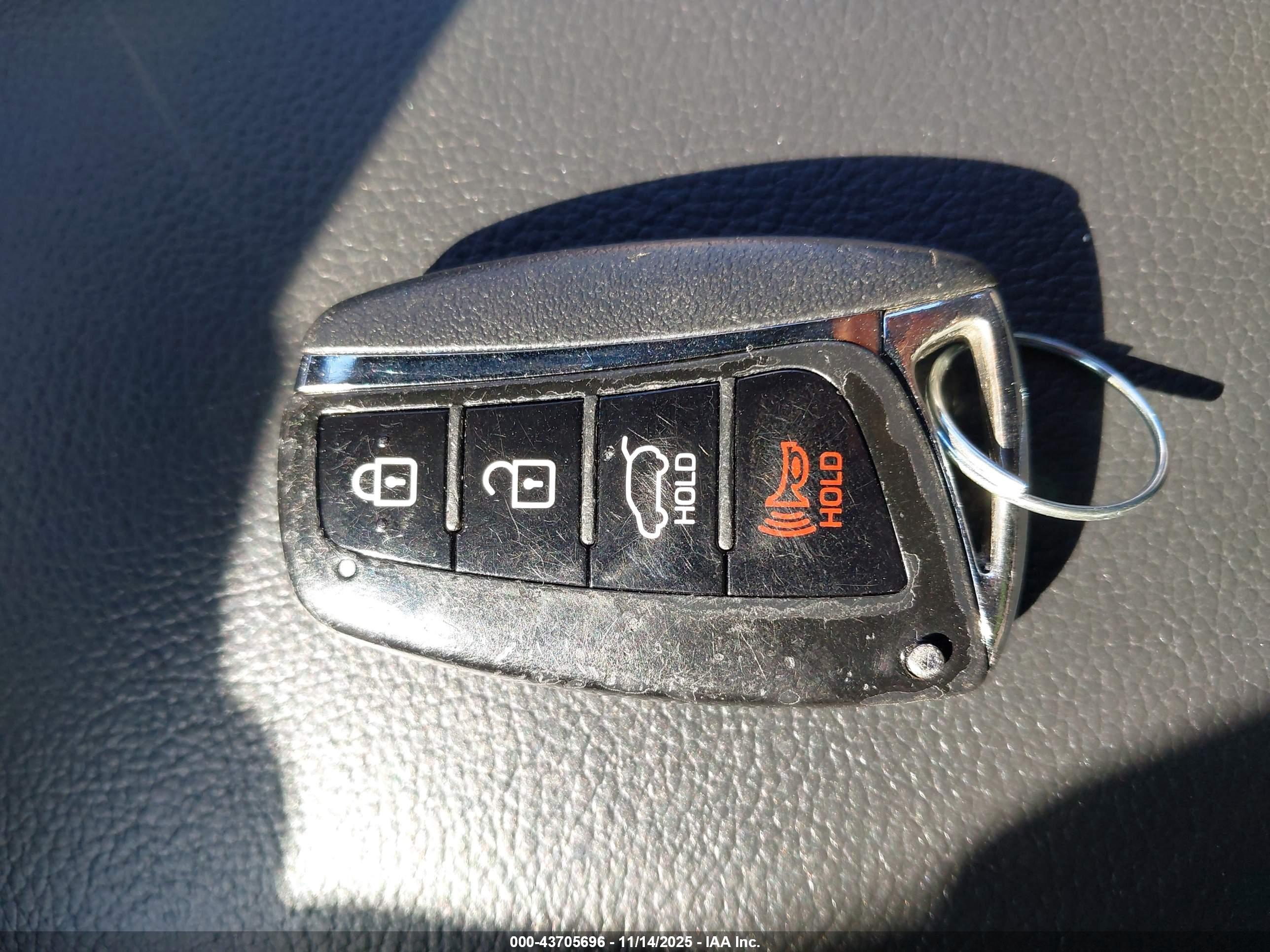 HYUNDAI SANTA image 11