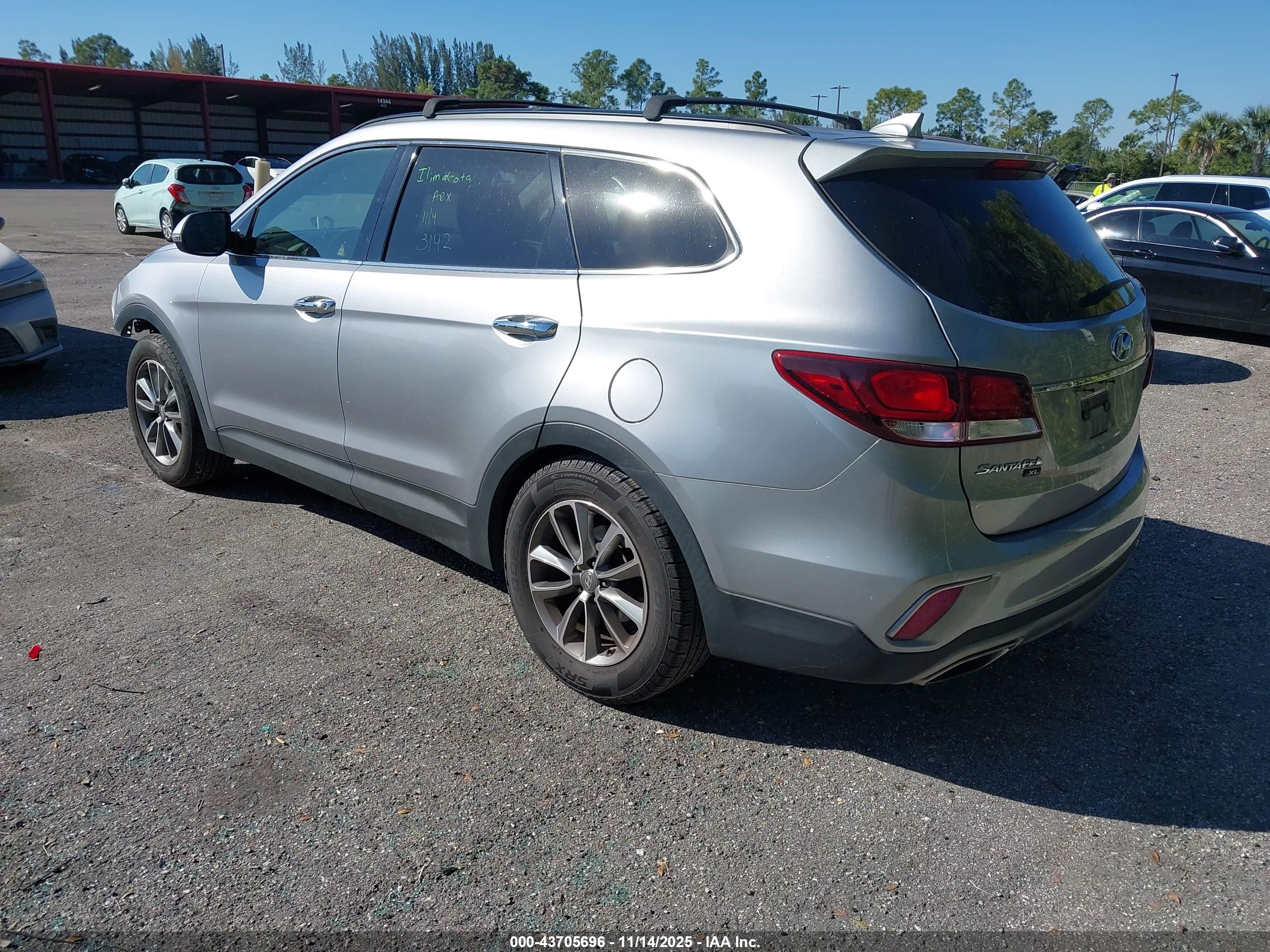 HYUNDAI SANTA image 3