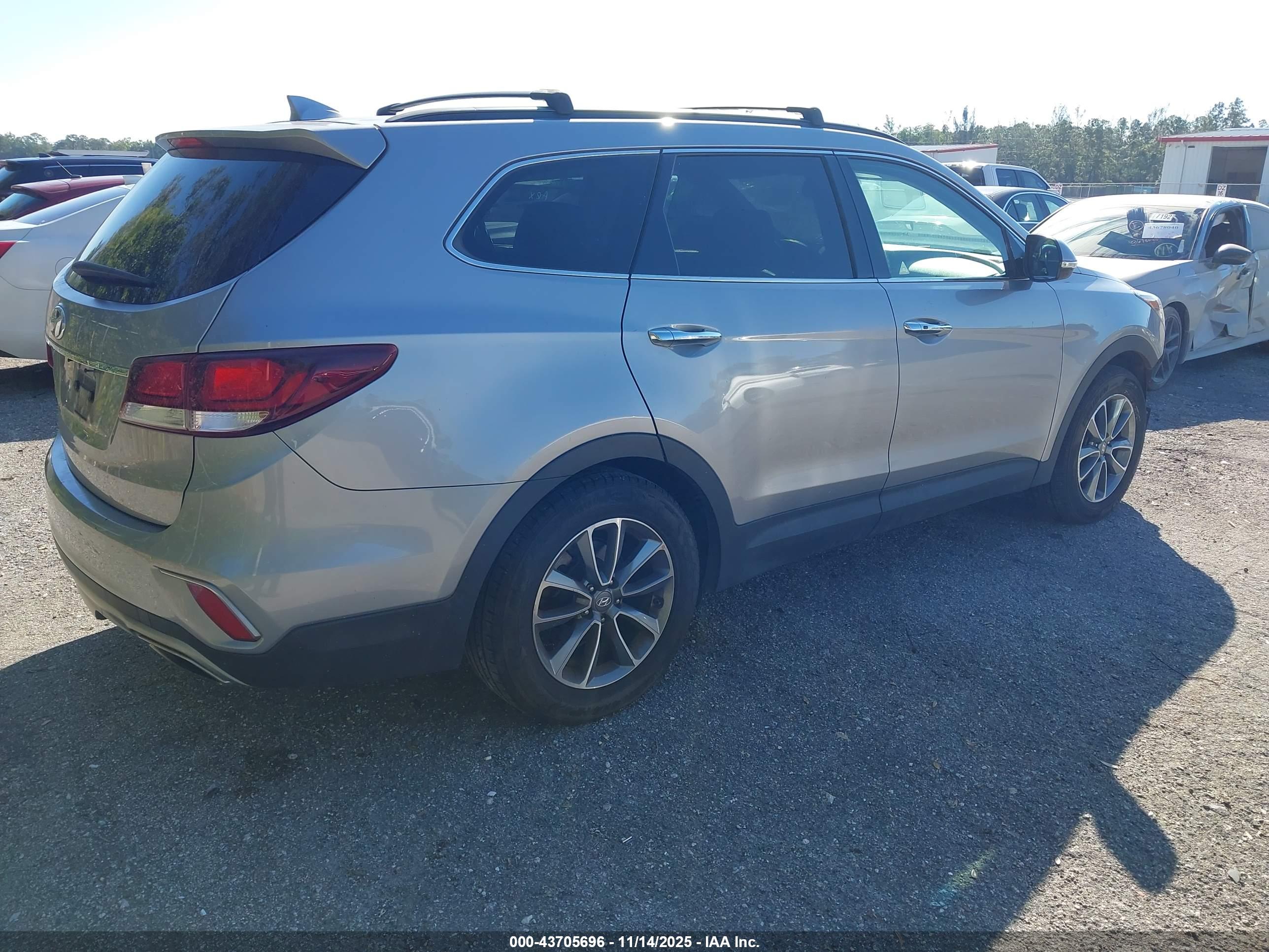 HYUNDAI SANTA image 4
