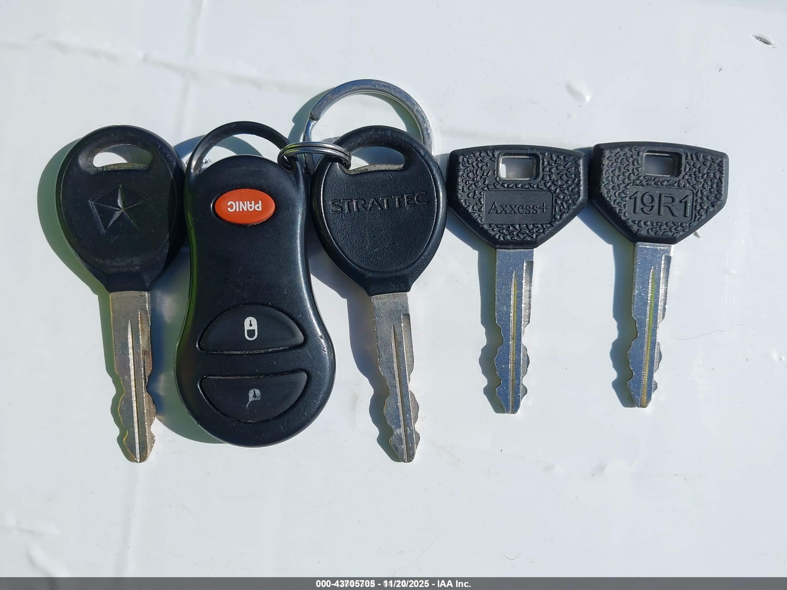 CHRYSLER TOWN image 11