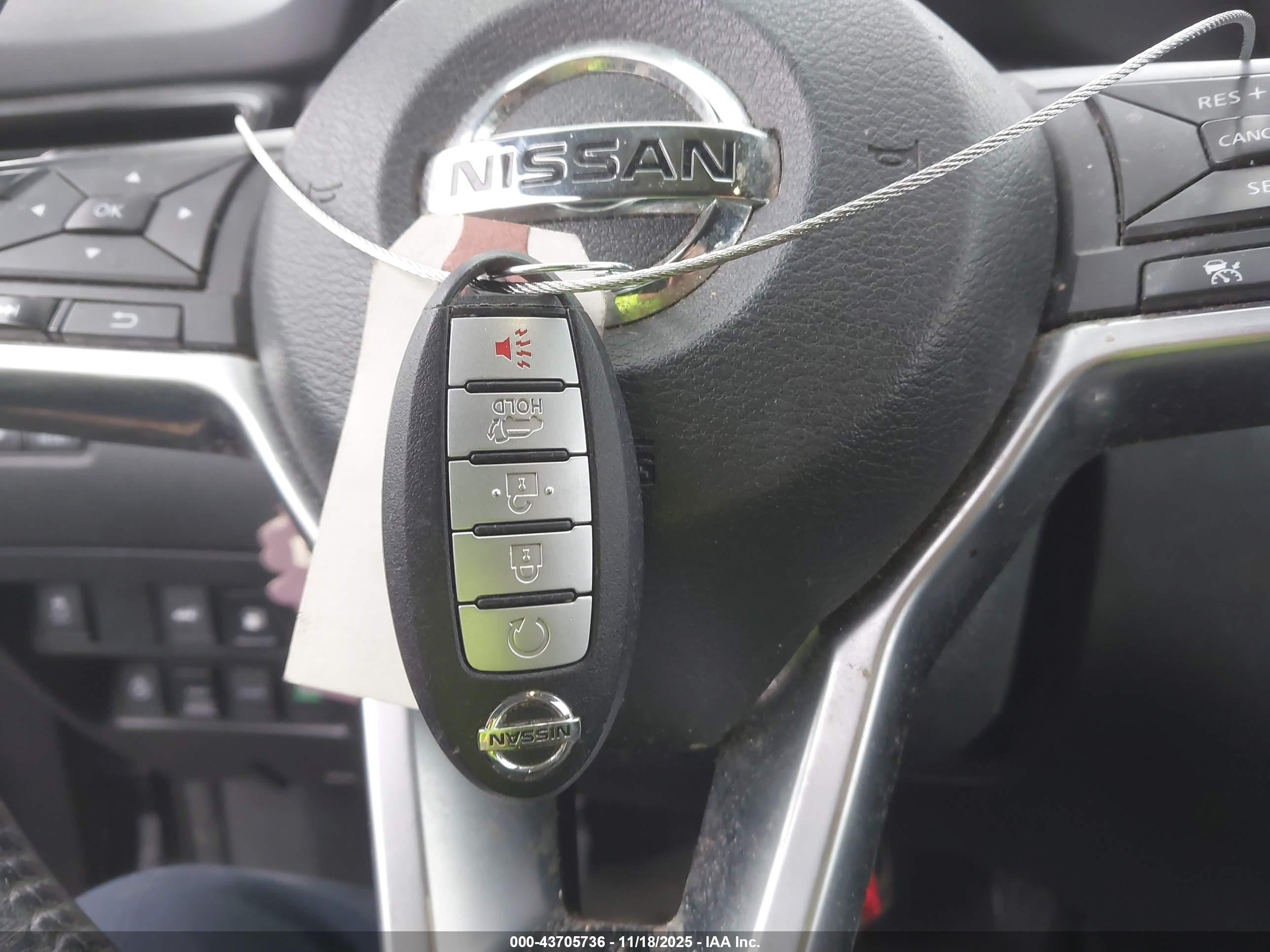 NISSAN ROGUE image 11