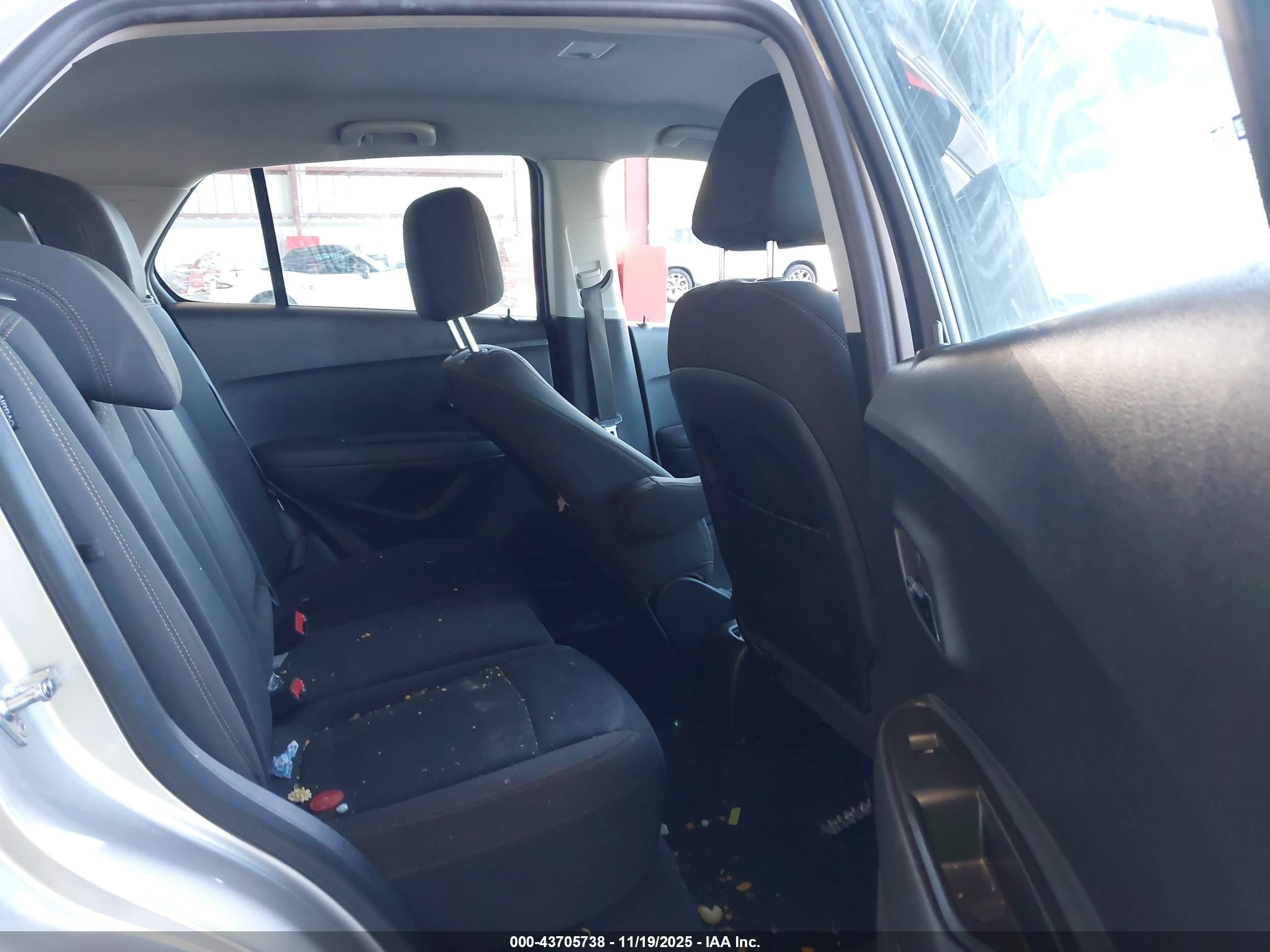 CHEVROLET TRAX image 8