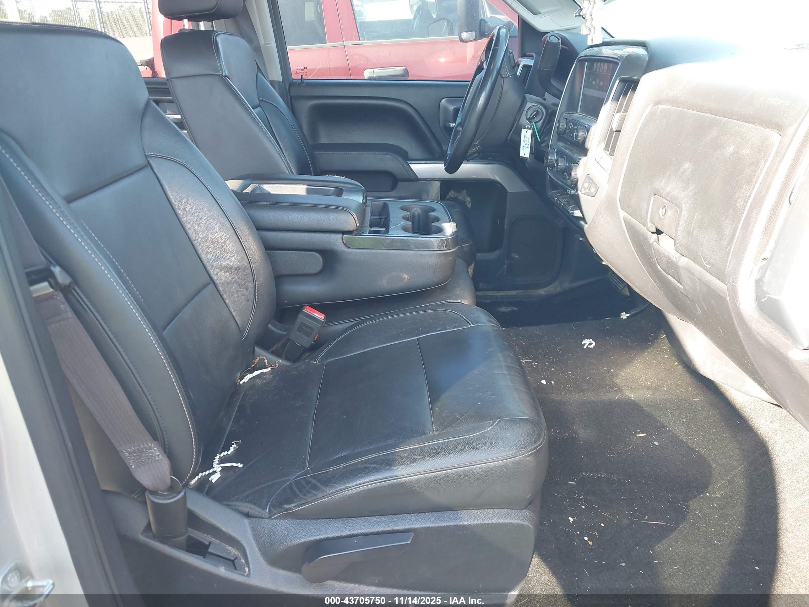 CHEVROLET SILVERADO image 5