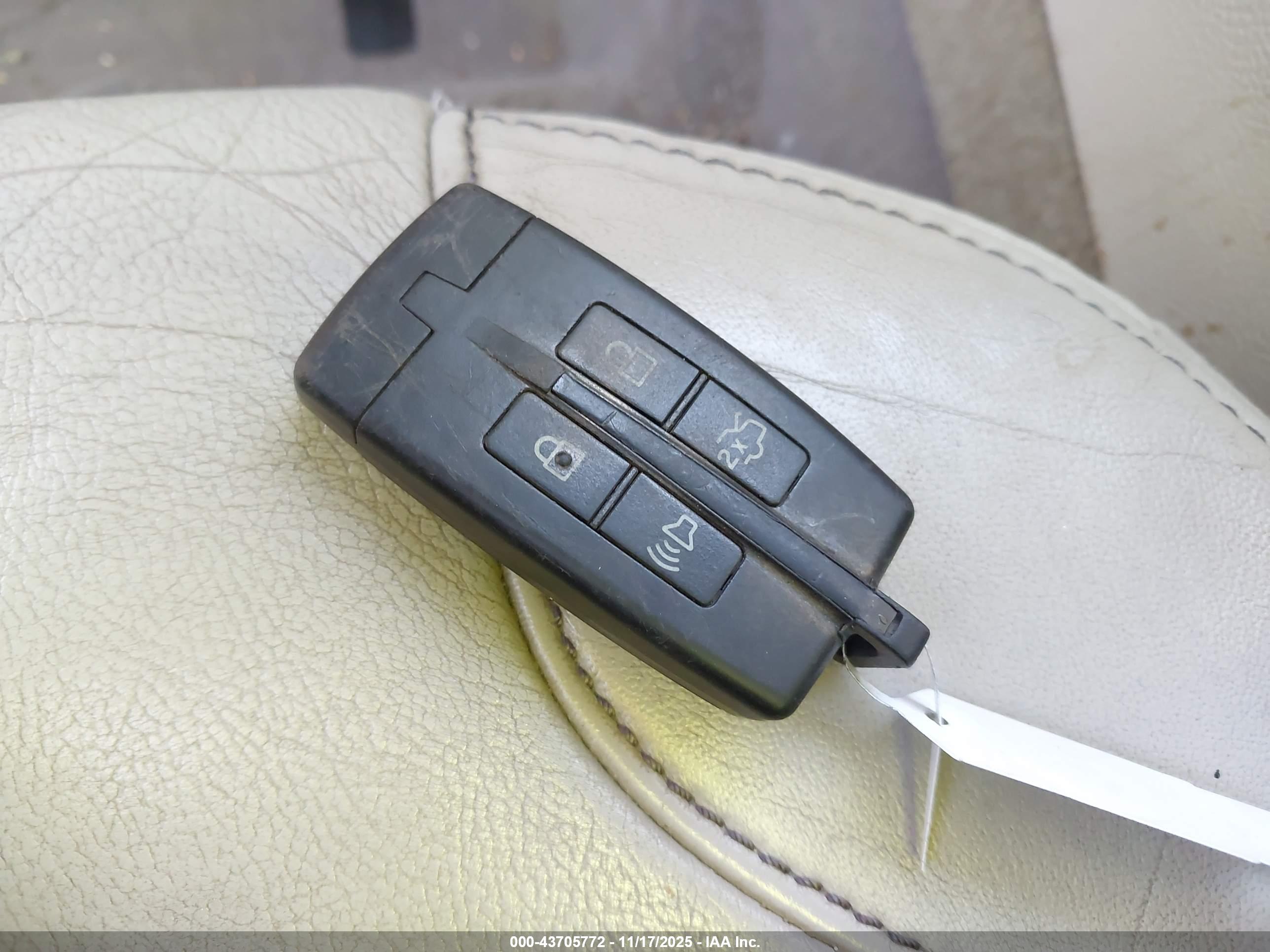 FORD TAURUS image 11