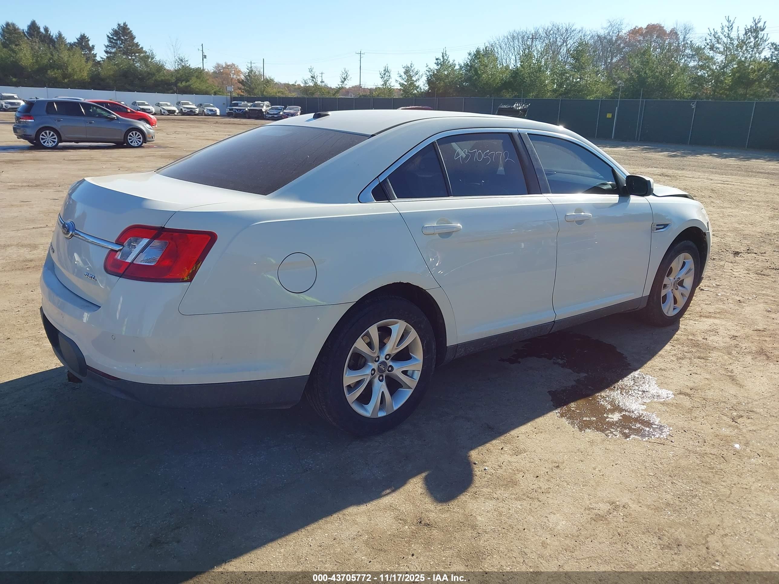 FORD TAURUS image 4