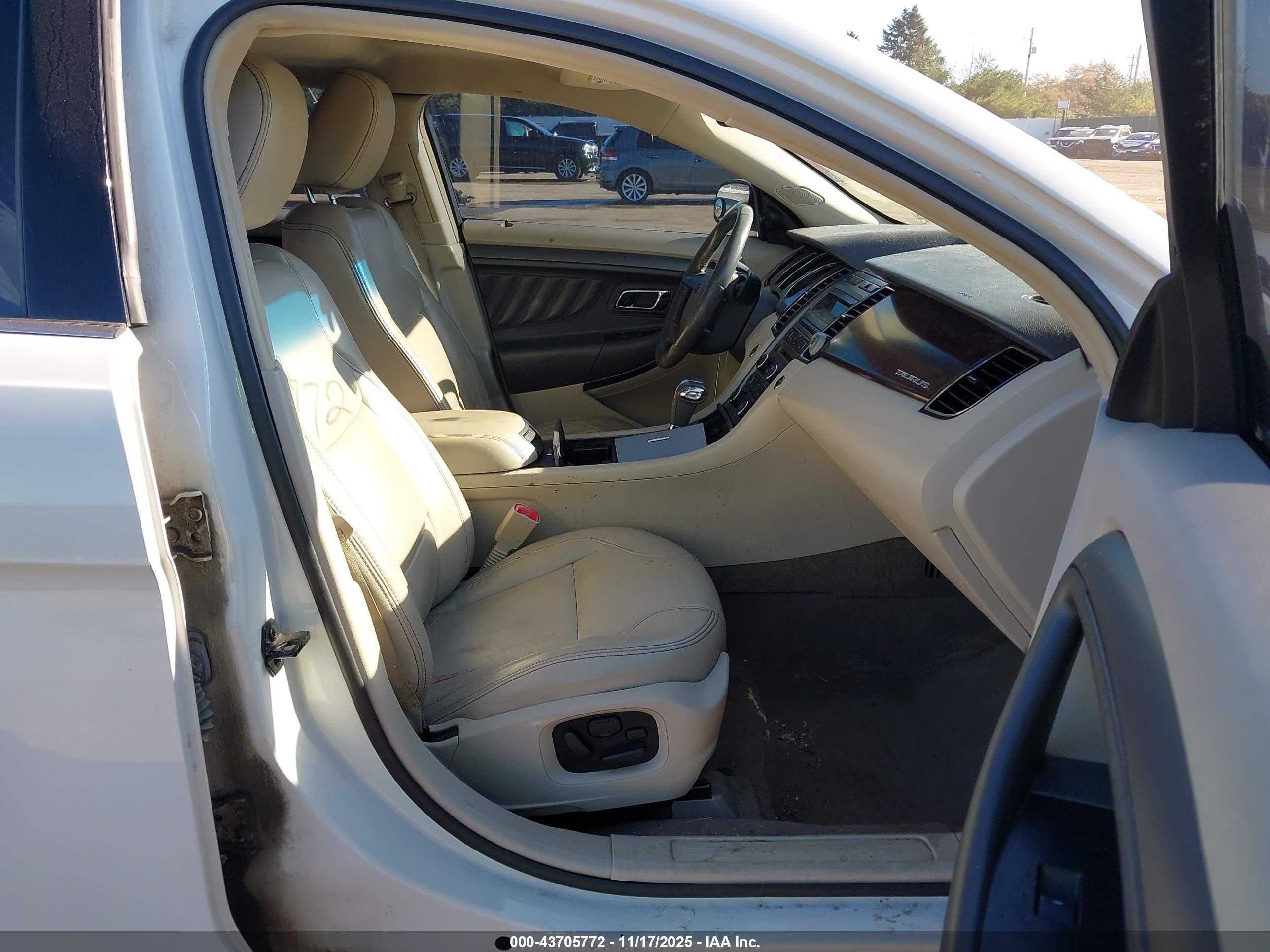 FORD TAURUS image 5