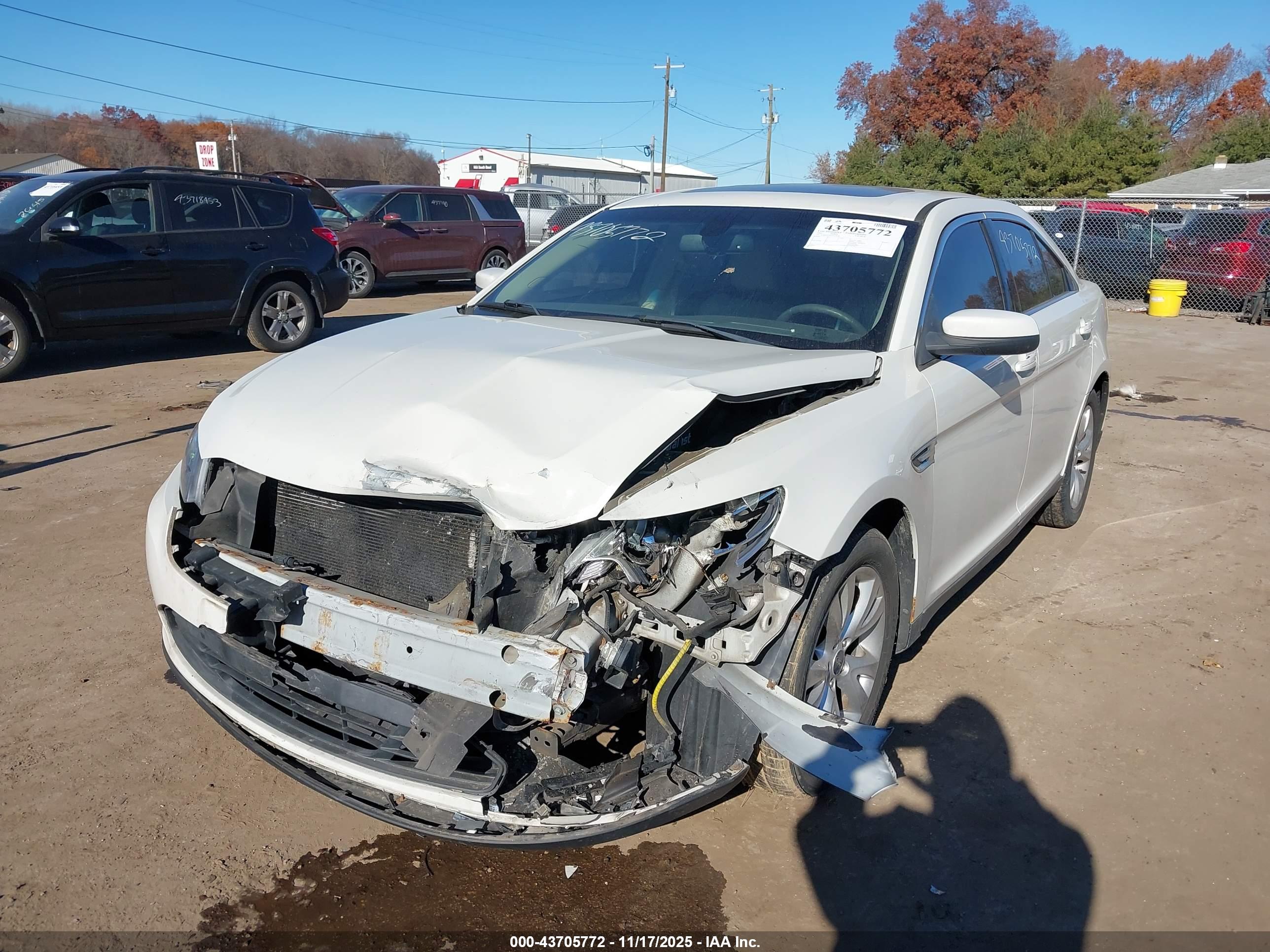 FORD TAURUS image 6