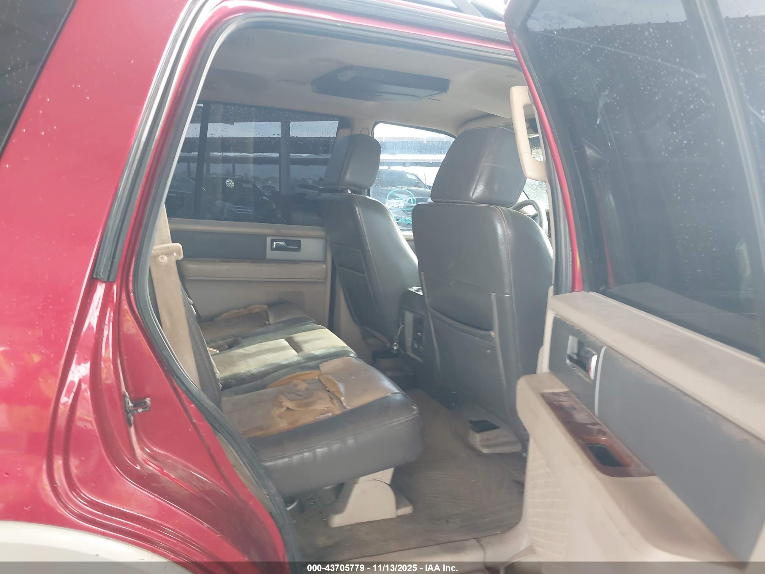 FORD EXPEDITION image 8