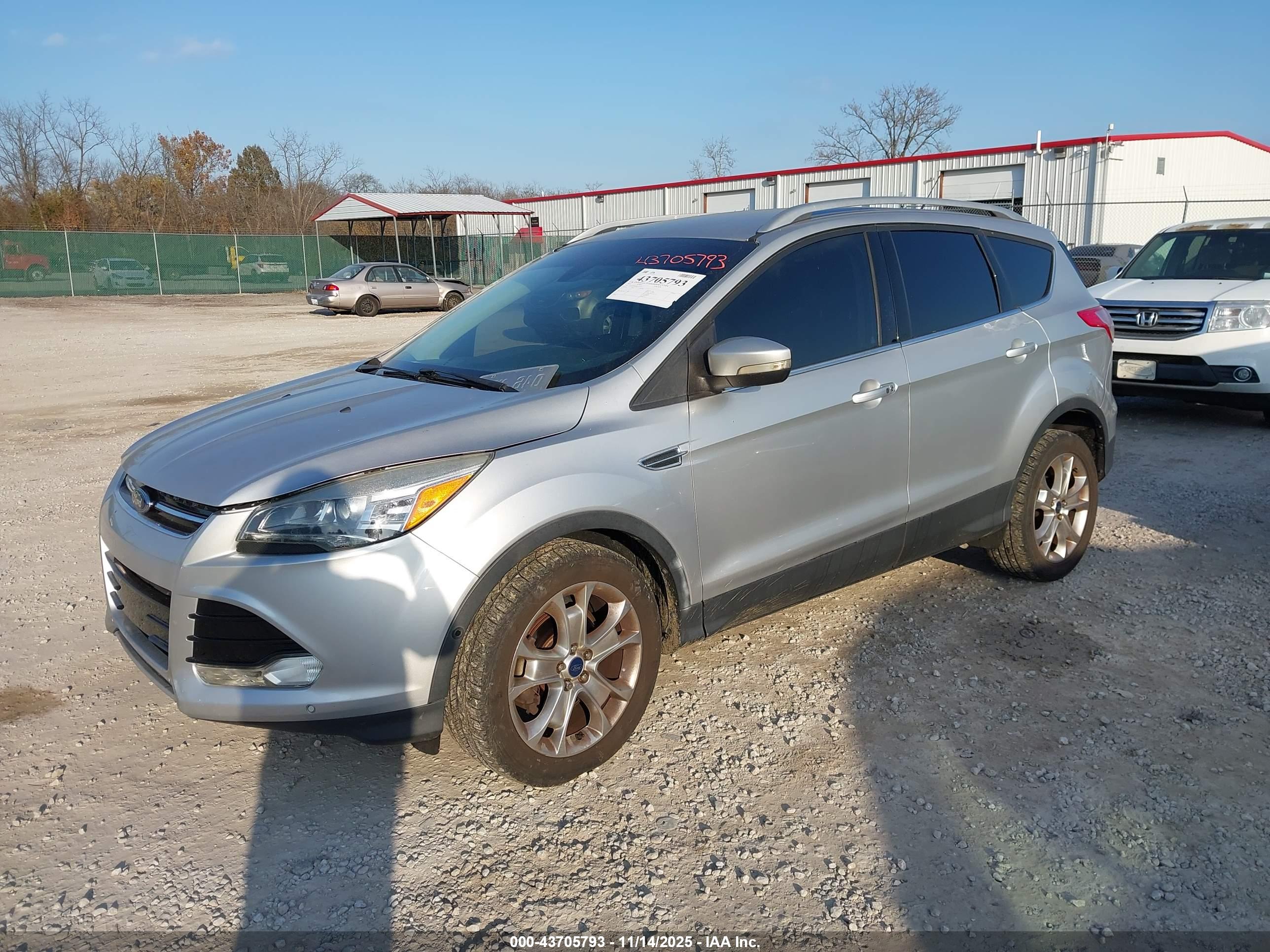 FORD ESCAPE image 2