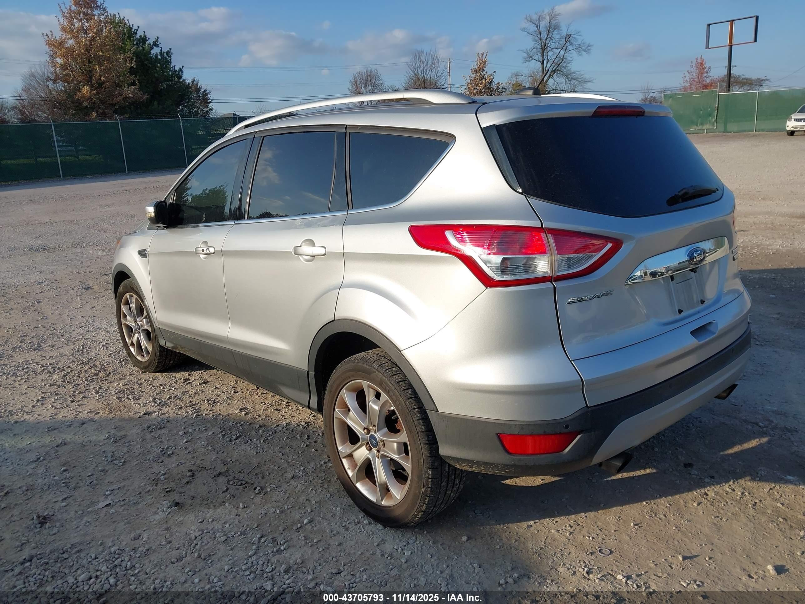 FORD ESCAPE image 3
