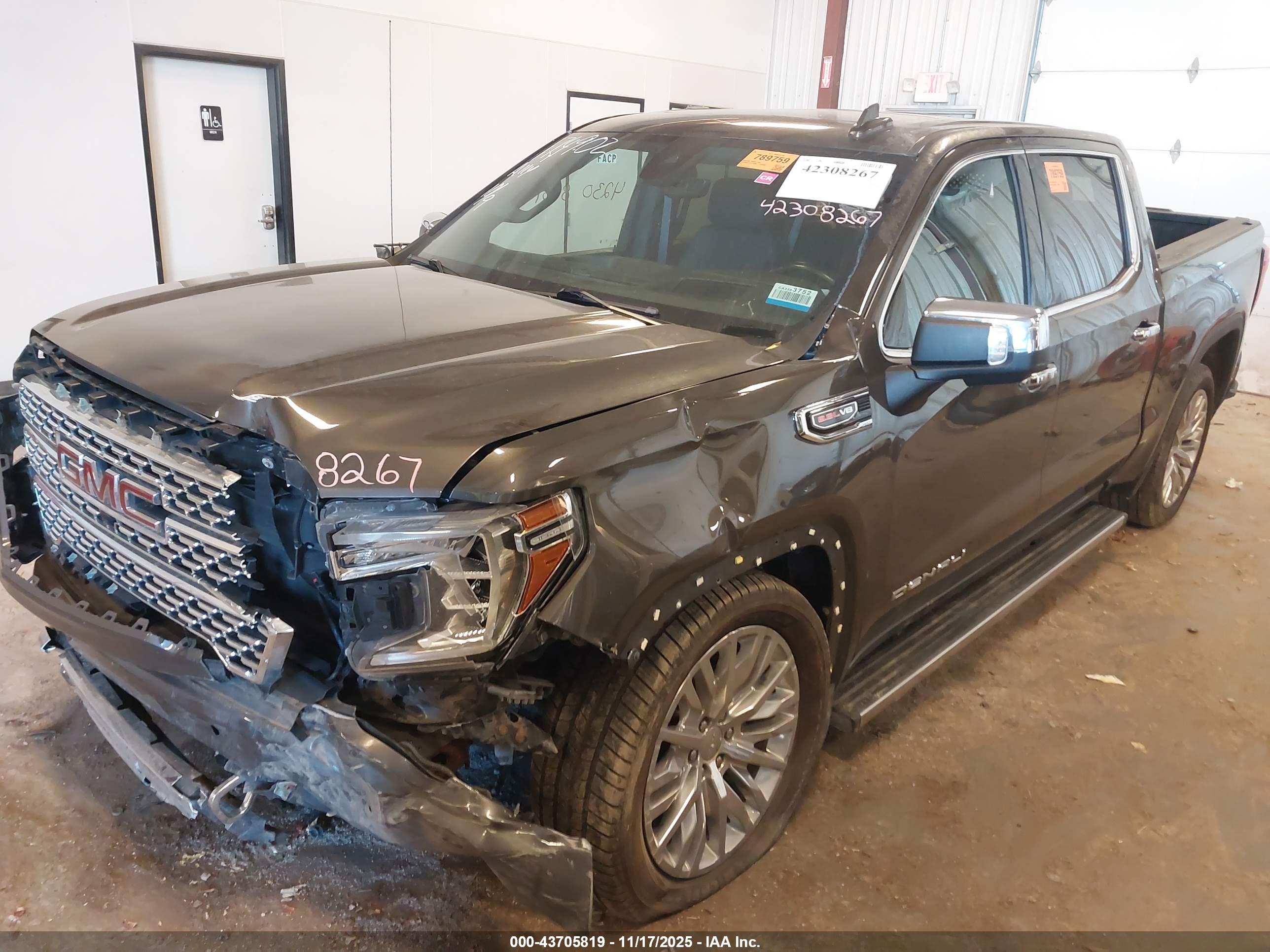 GMC SIERRA image 2