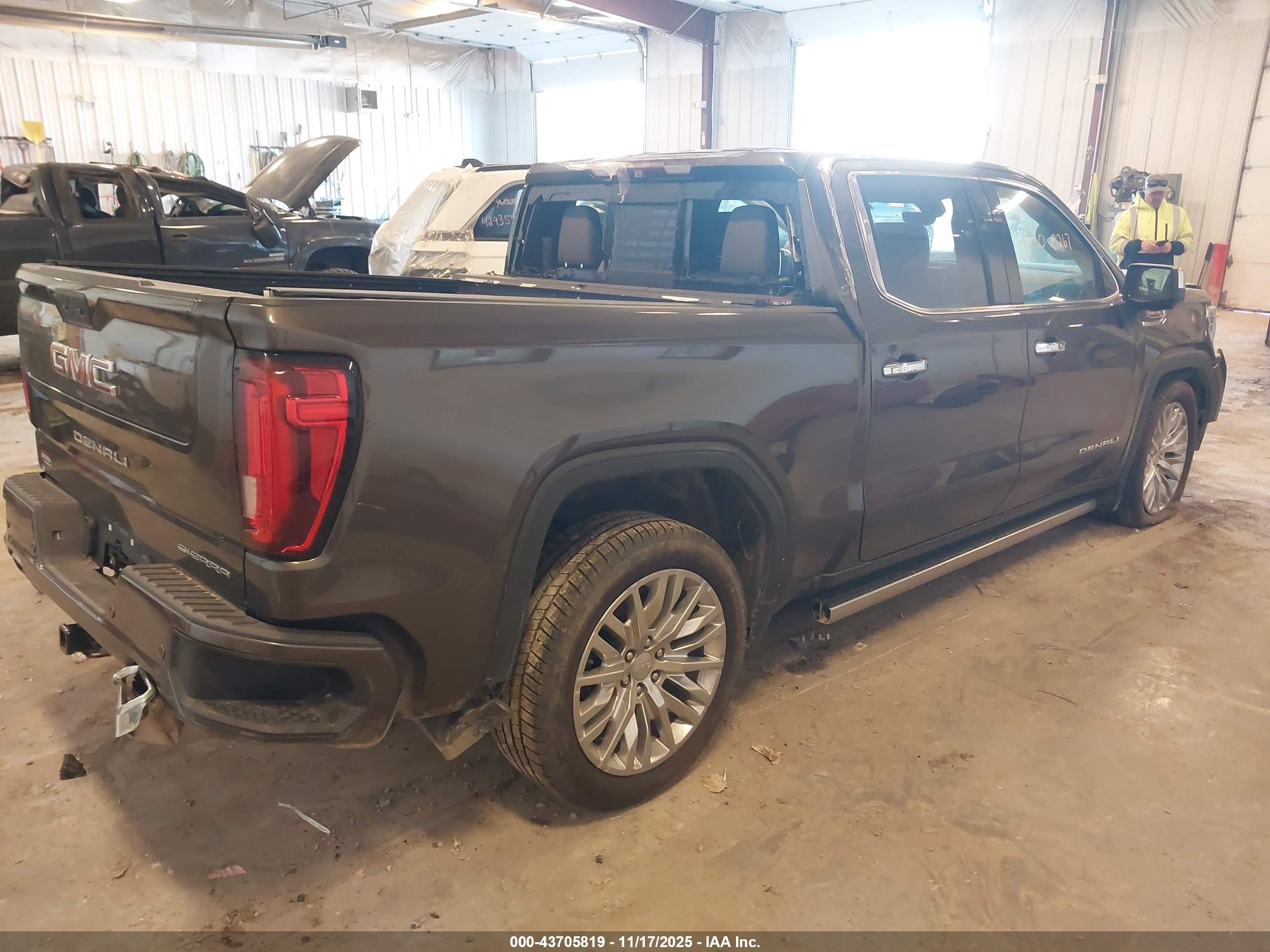 GMC SIERRA image 4