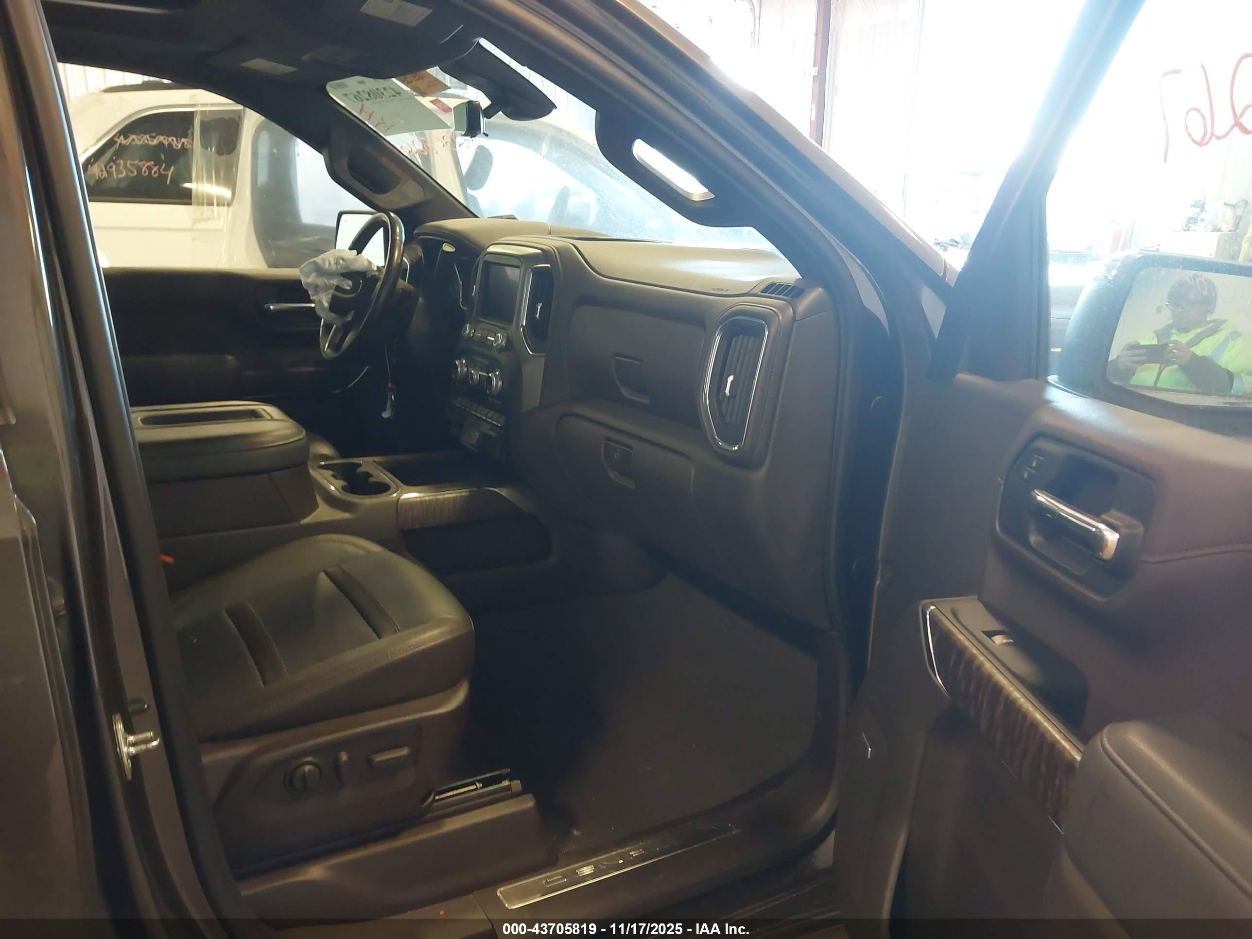 GMC SIERRA image 5